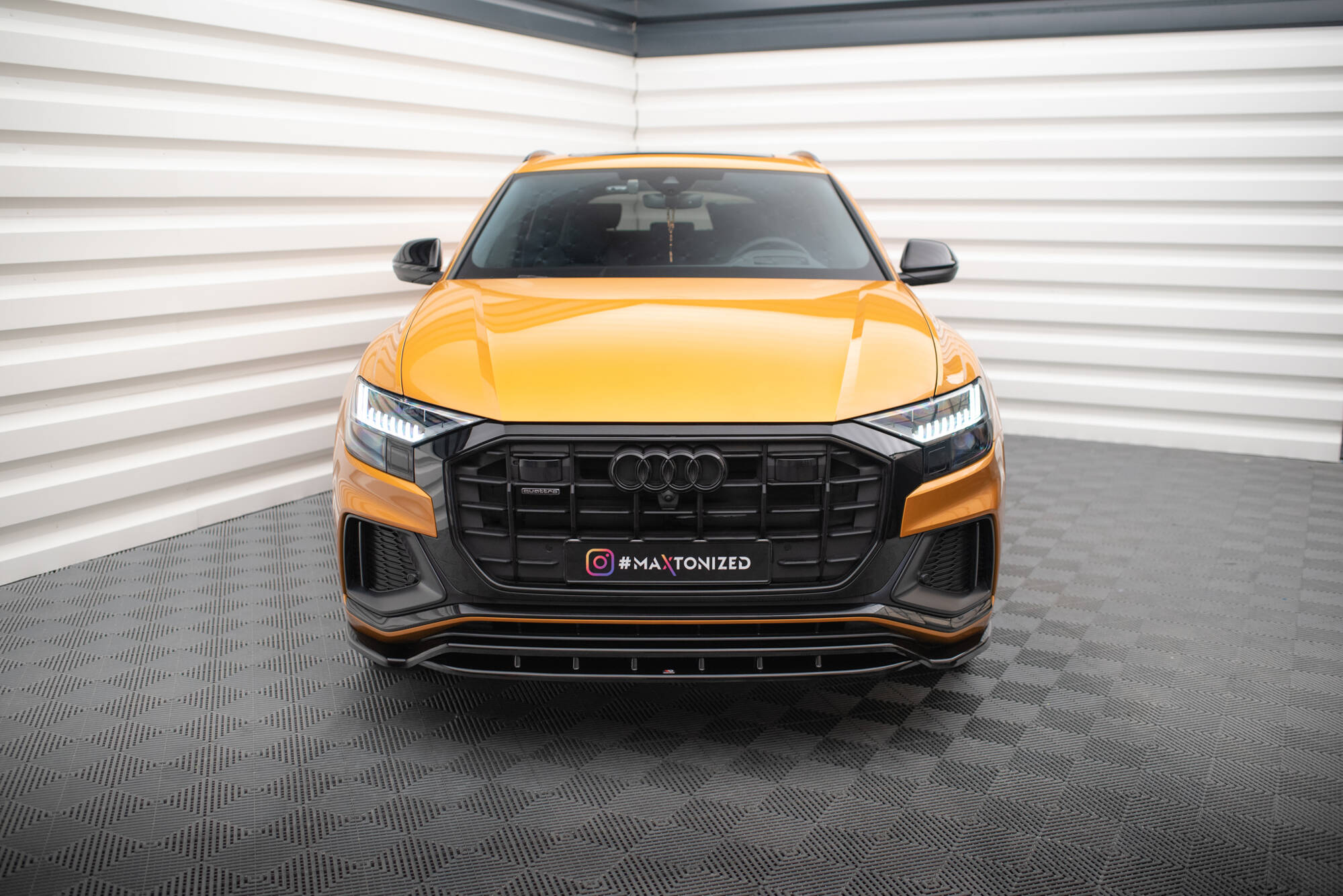 Front Ansatz für V.1 Audi Q8 S-line / SQ8 Mk1 schwarz Hochglanz