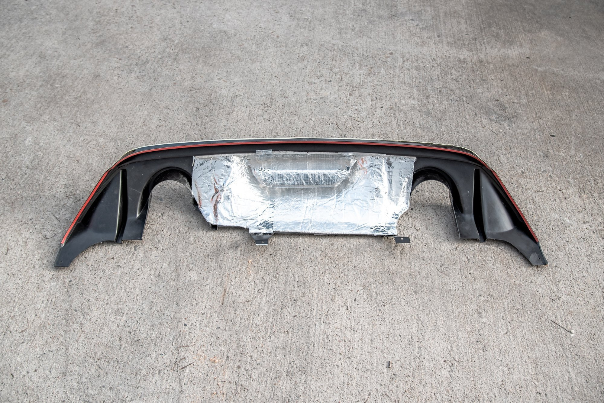 Heckansatz Diffusor passend für Ford Fiesta ST mk8 schwarz Hochglanz+Milltek Sport Endschalldämpfer schwarz
