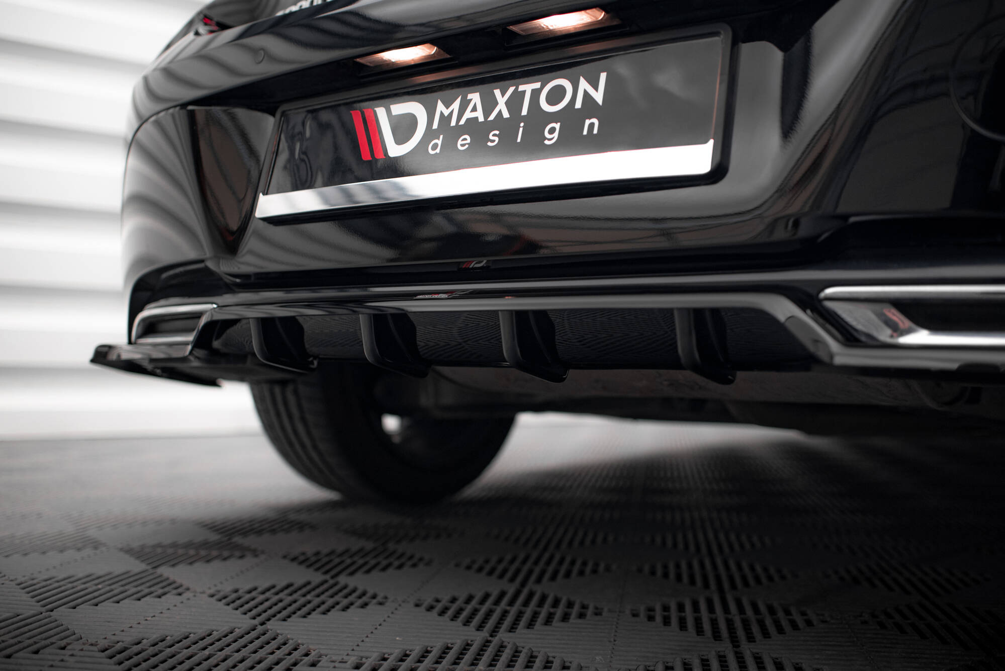Street+ Mittlerer Diffusor RACE Heck Ansatz passend für Toyota Corolla Hatchback Mk12 schwarz Hochglanz