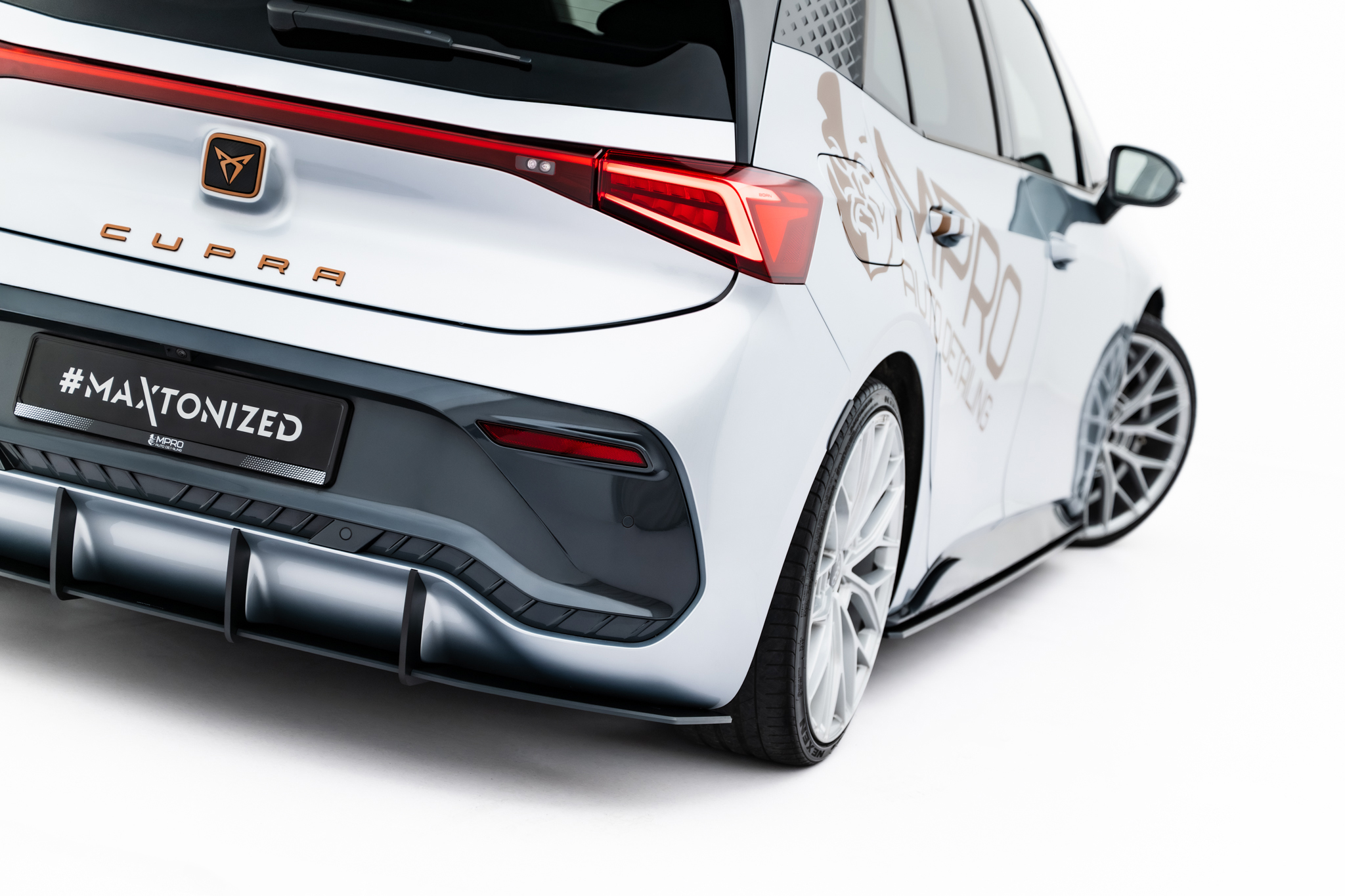 Heckansatz Diffusor passend für CUPRA Born Mk1 roter Kern