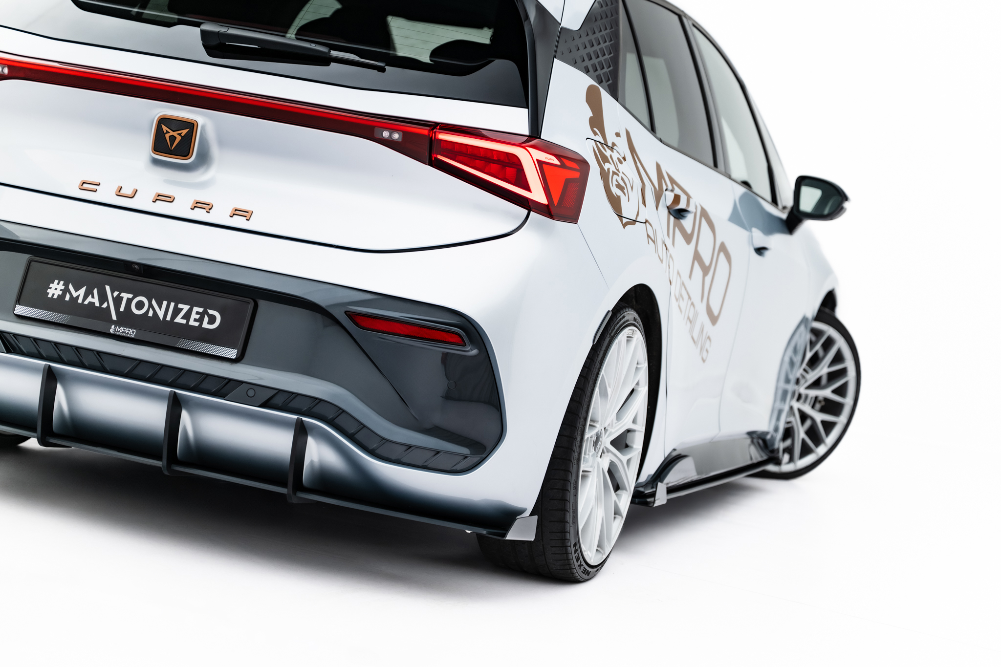 Heckansatz Diffusor + Flaps passend für CUPRA Born Mk1 schwarz Hochglanz