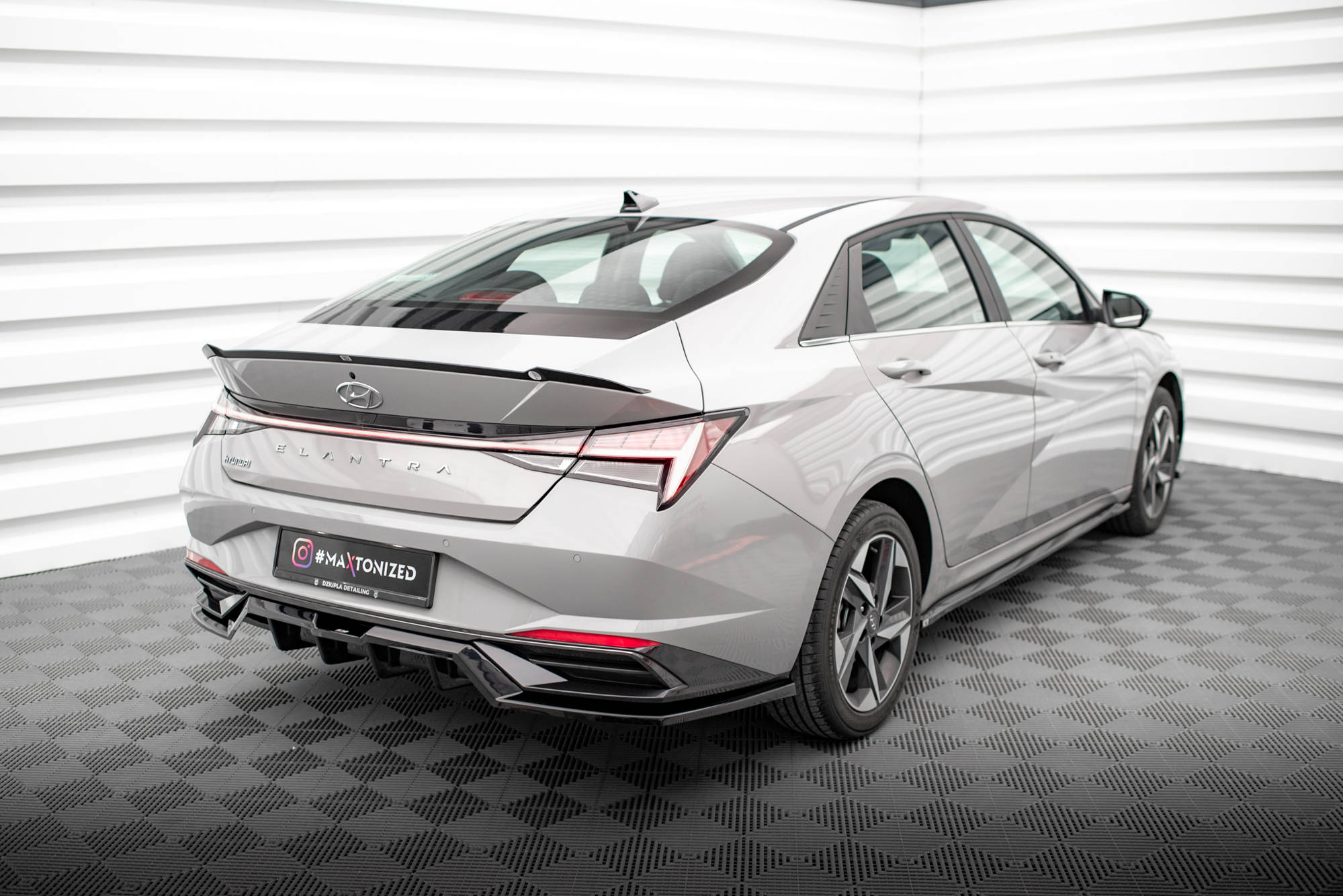 Heck Spoiler Aufsatz Abrisskante passend für Hyundai Elantra Mk7 schwarz Hochglanz