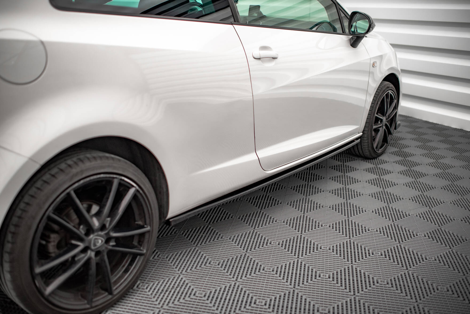 Street+ Seitenschweller Leisten passend für Seat Ibiza FR SC Mk4 FL schwarz Hochglanz