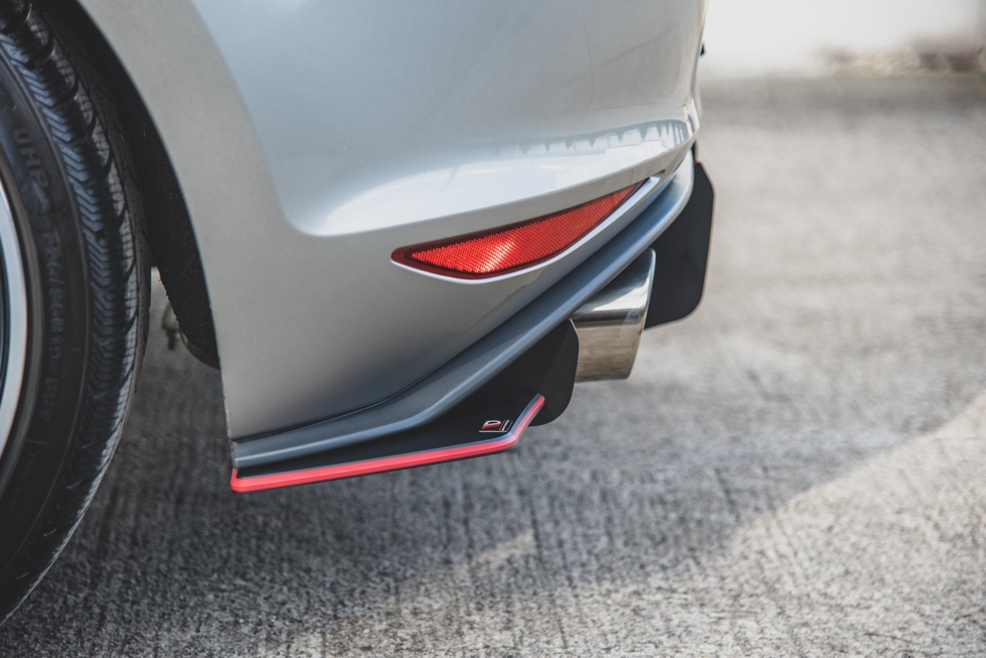 Street Pro Heck Ansatz Flaps V.1 L + R passend für VW Golf 7 GTI schwarz-rot