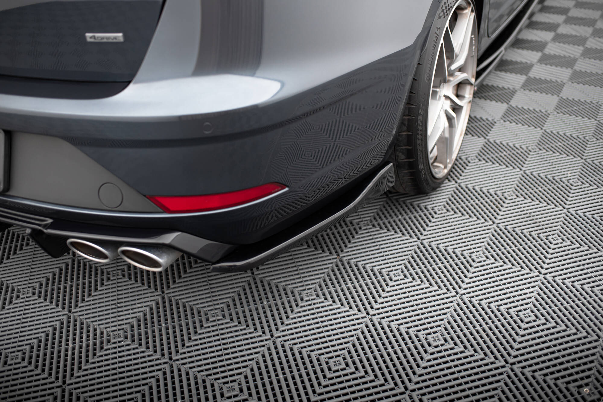 Heck Ansatz Flaps Diffusor V.3 für Seat Leon Cupra Mk3 FL Sportstourer schwarz Hochglanz