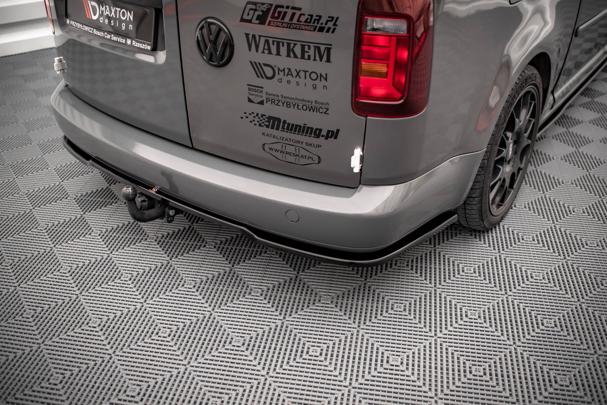 Street+ Mittlerer Diffusor Heck Ansatz passend für VW Caddy Long Mk3 FL schwarz Hochglanz