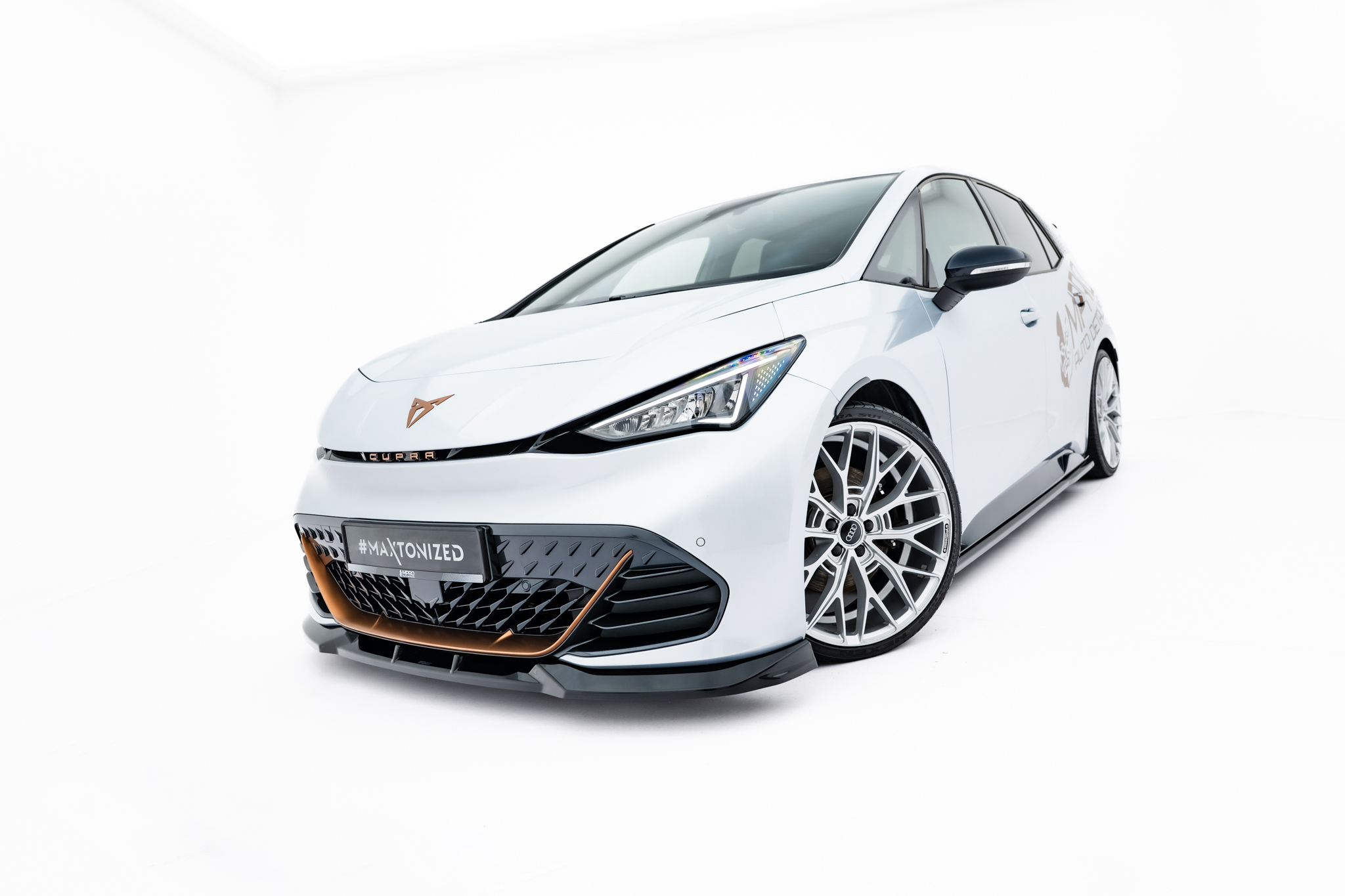 Frontlippe V.1 passend für CUPRA Born Mk1 schwarz Hochglanz