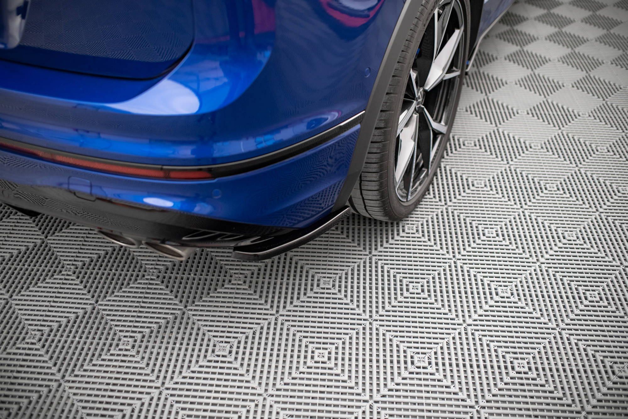 Street+ Heck Ansatz Flaps passend für VW Tiguan R Mk2 FL schwarz Hochglanz