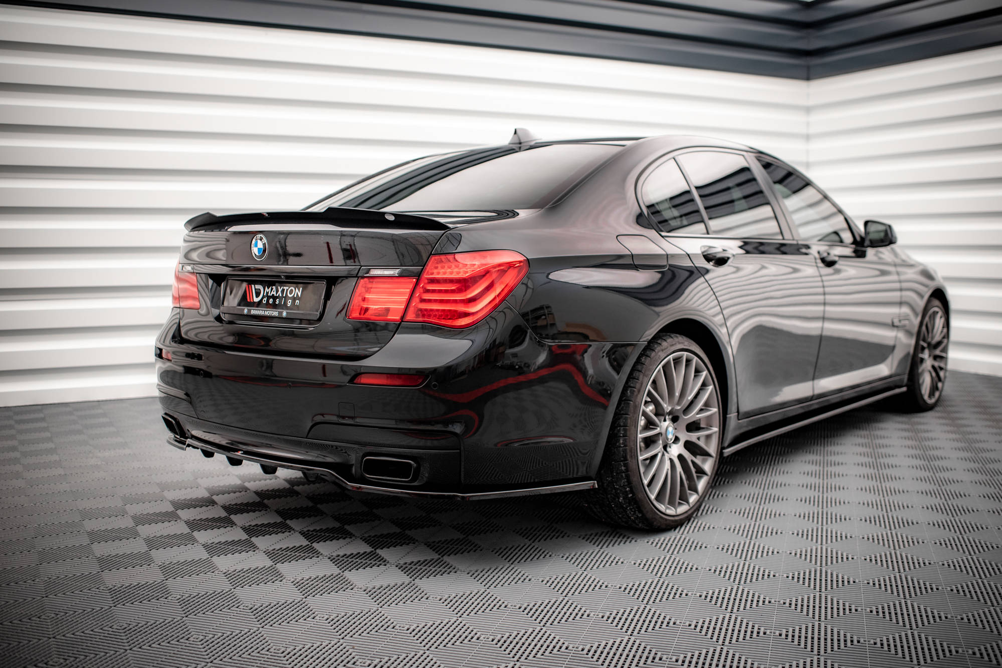 Street+ Mittlerer Diffusor RACE Heck Ansatz passend für BMW 7 M-Paket F01 schwarz Hochglanz