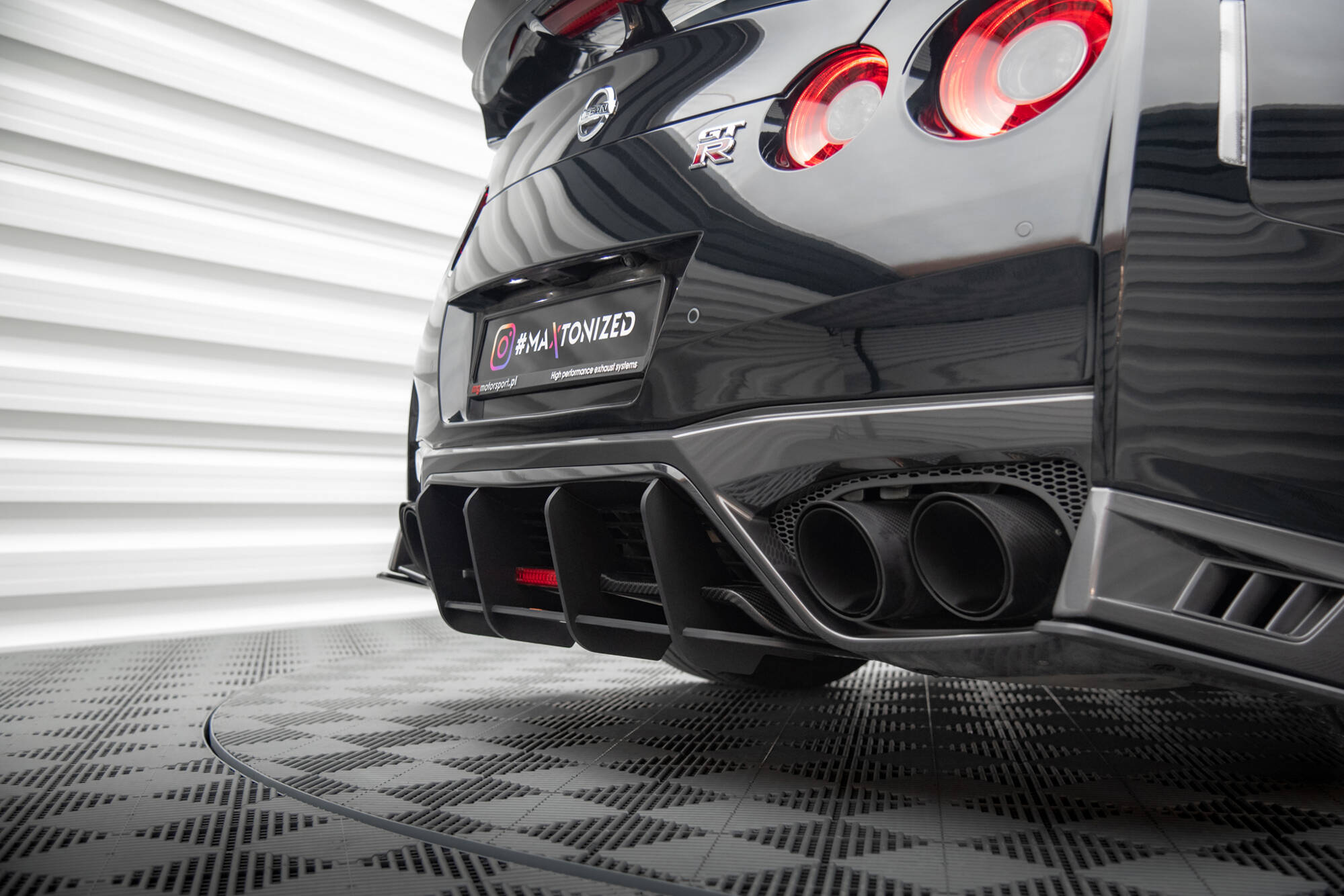 Street Pro Heckschürze Heck Ansatz Diffusor passend für Nissan GTR R35 FL schwarz-rot