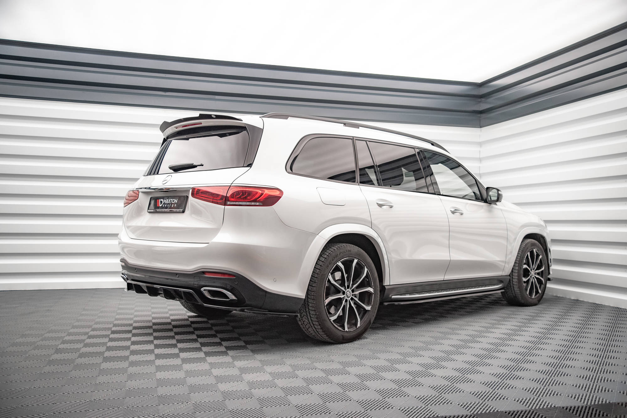 Street+ Mittlerer Diffusor RACE Heck Ansatz V.1 passend für Mercedes GLS AMG-Line X167 schwarz Hochglanz