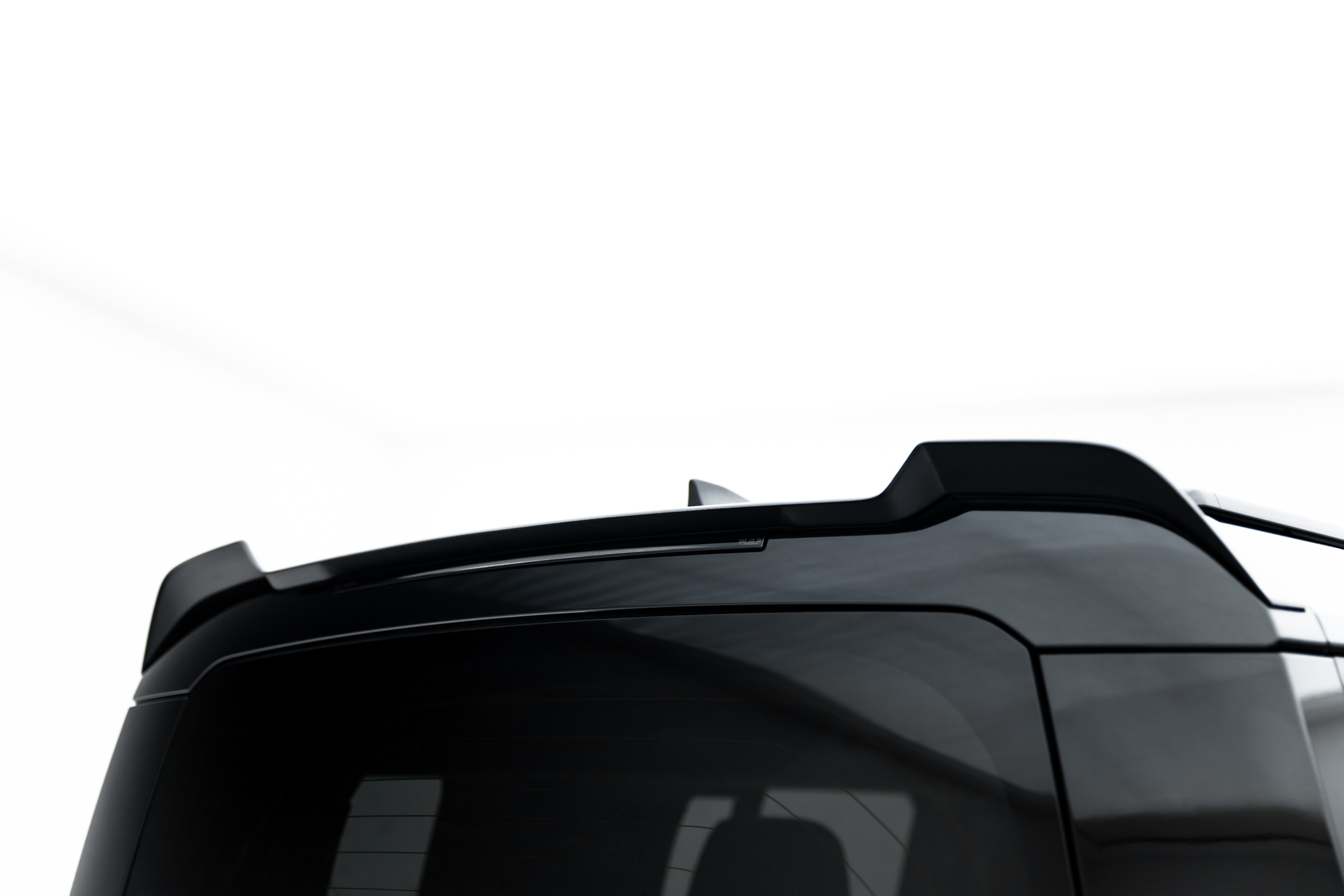 Heck Spoiler Aufsatz Abrisskante passend für Land Rover Defender Mk4 schwarz Hochglanz
