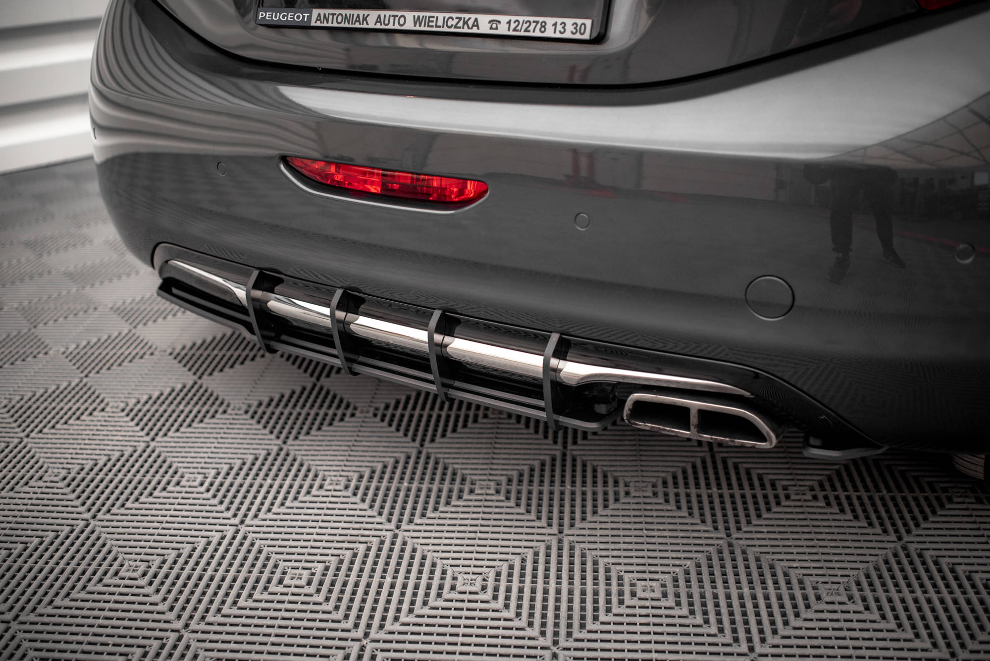 Street Pro Heckschürze Heck Ansatz Diffusor passend für Peugeot 208 GTi Mk1 schwarz-rot
