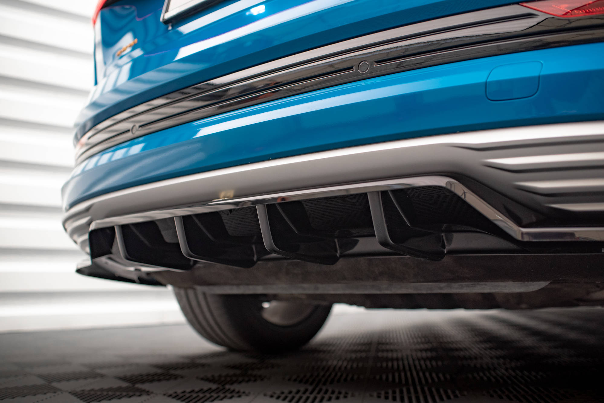 Street+ Mittlerer Diffusor RACE Heck Ansatz passend für Audi e-tron schwarz Hochglanz