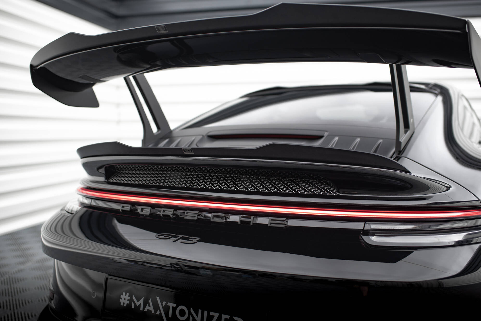 Unterer Heck Spoiler Aufsatz Abrisskante passend für Porsche 911 992 GT3 schwarz Hochglanz