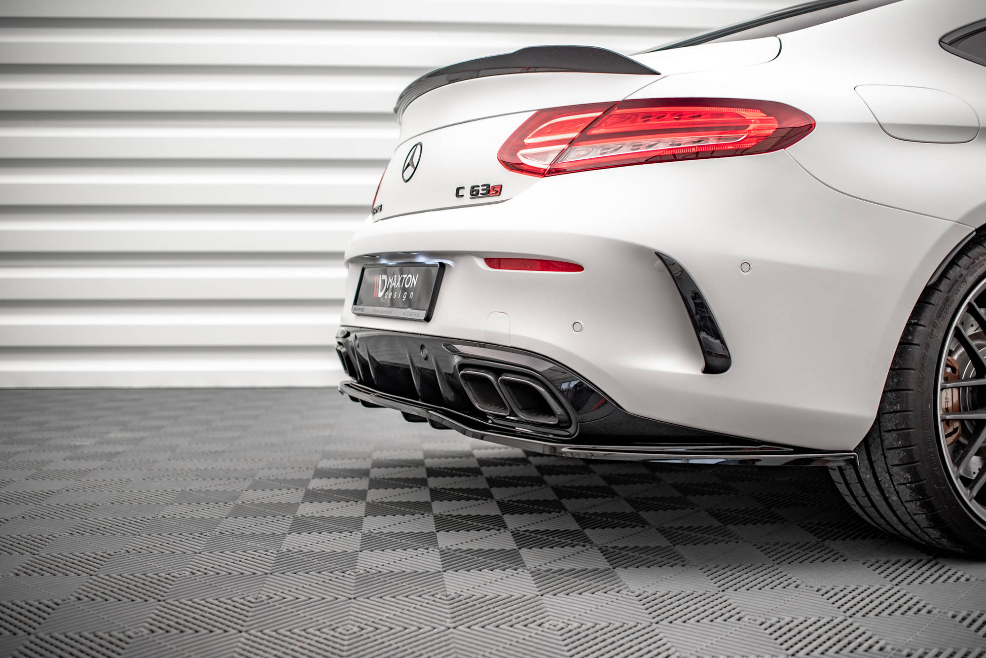Street+ Mittlerer Diffusor RACE Heck Ansatz passend für Mercedes-AMG C 63 AMG Coupe AMG Aero Pack C205 FL schwarz Hochglanz