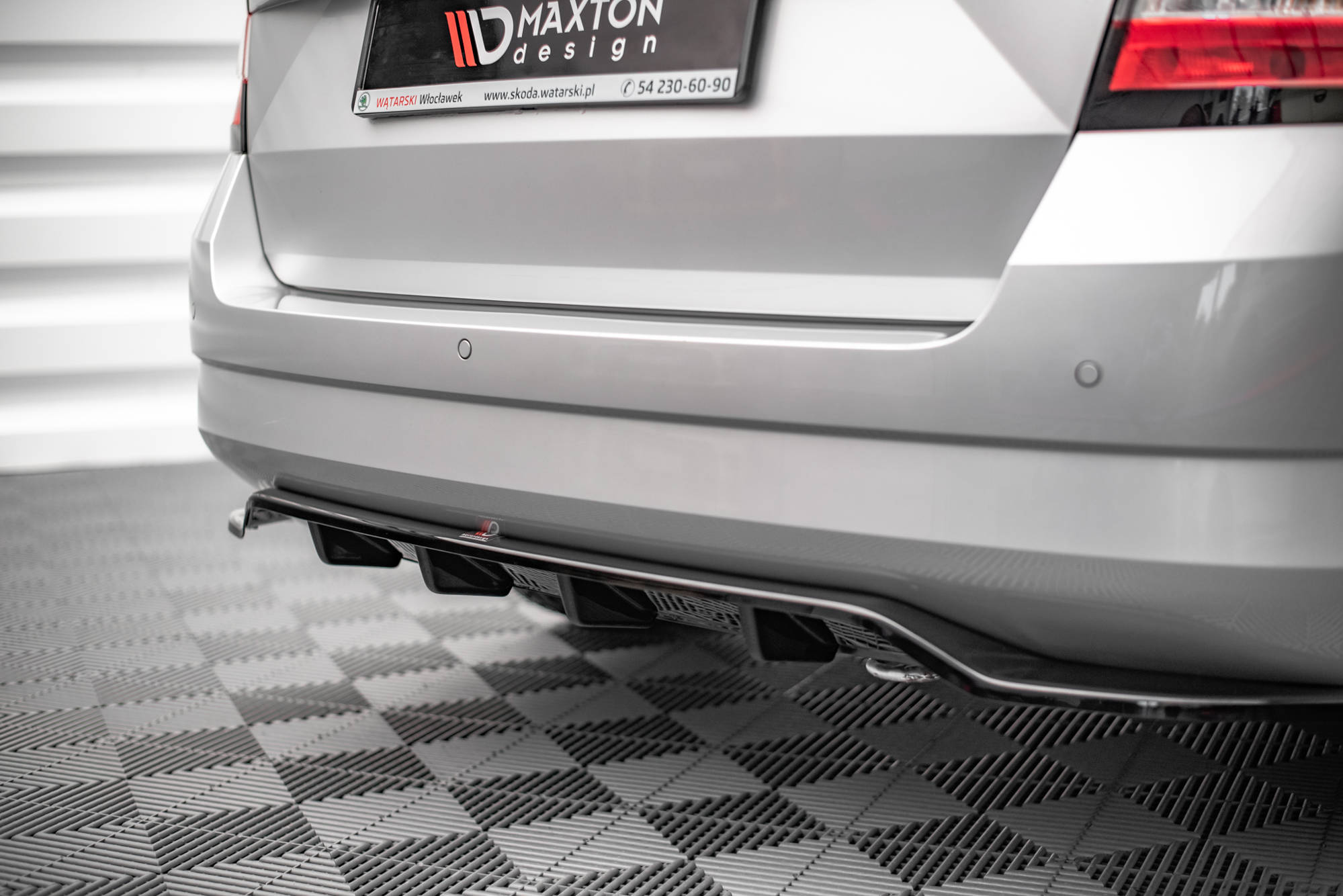 Street+ Mittlerer Diffusor RACE Heck Ansatz passend für Skoda Fabia Combi Mk3 schwarz Hochglanz