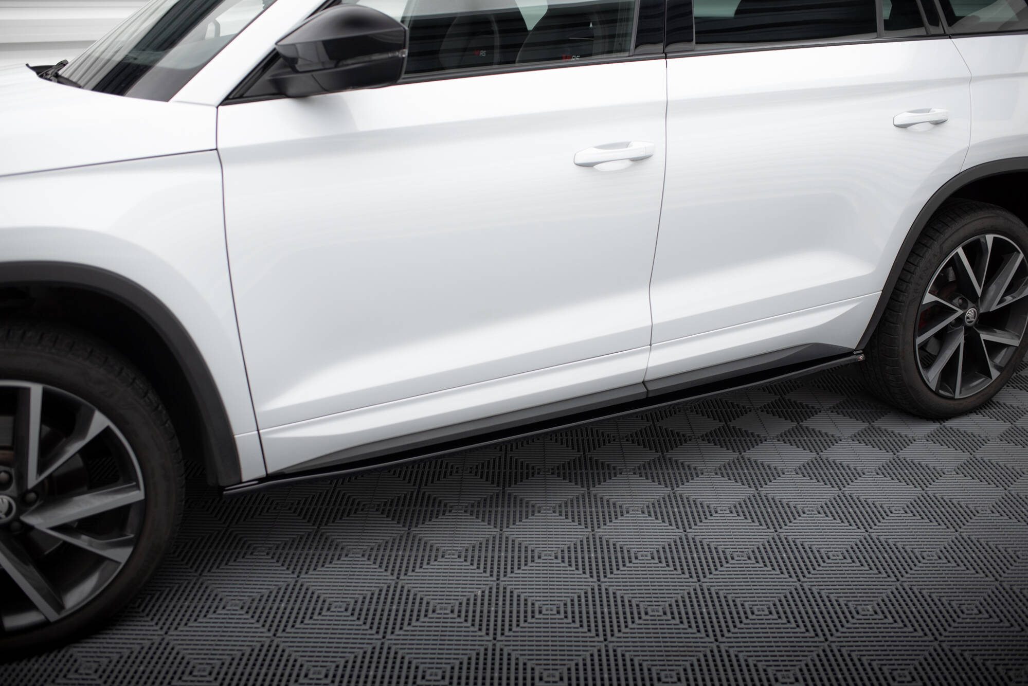 Seitenschweller Ansatz für Skoda Kodiaq Sportline/RS Mk1 / Mk1 Facelift schwarz Hochglanz