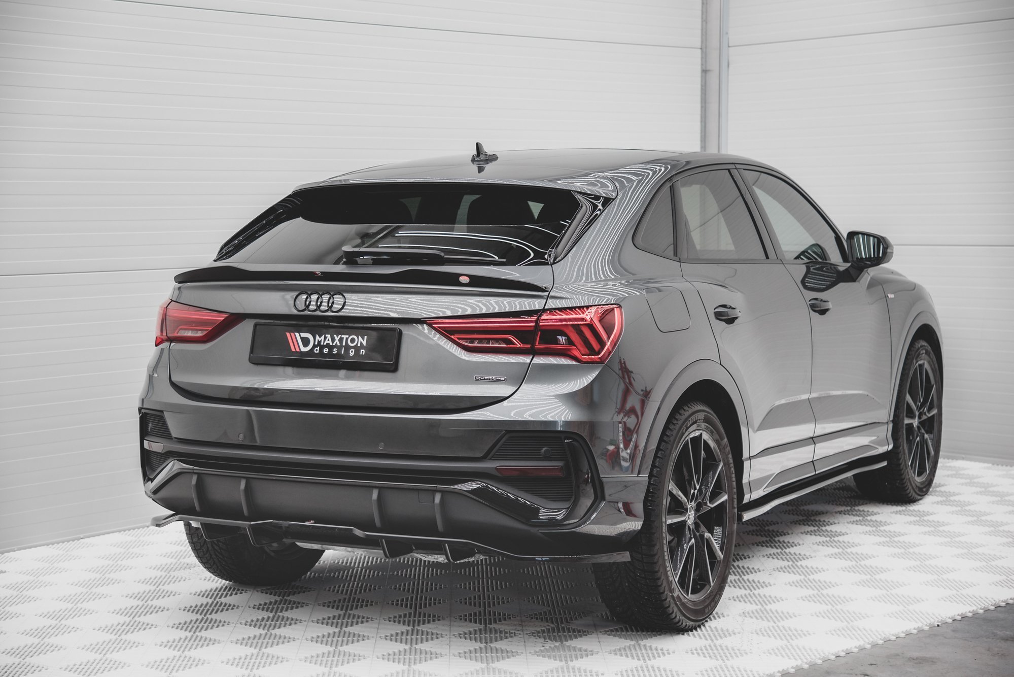 Street+ Mittlerer Diffusor RACE Heck Ansatz passend für Audi Q3 Sportback S-Line schwarz Hochglanz