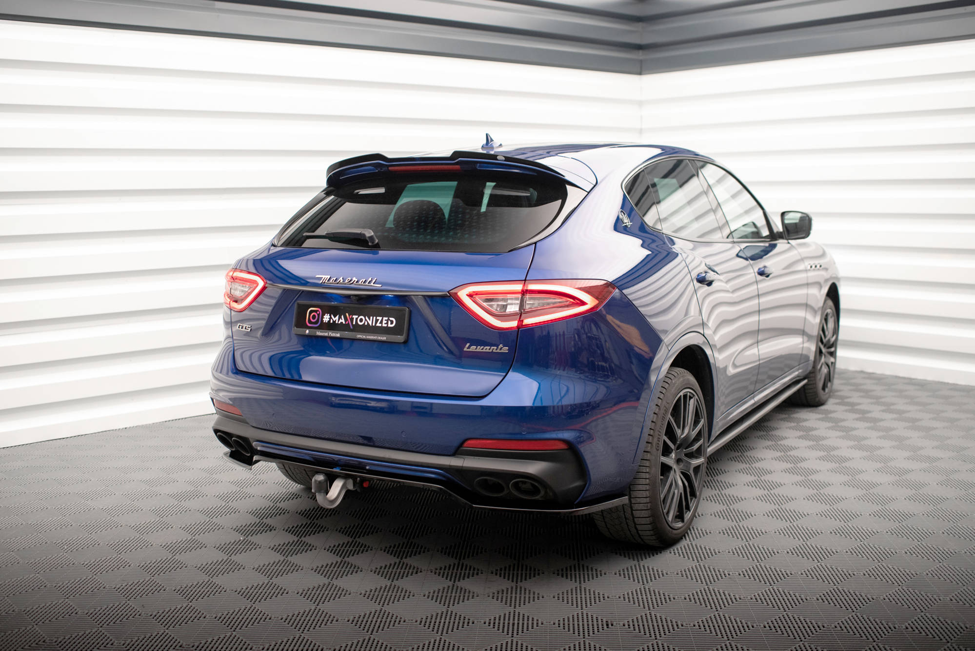 Diffusor Heckansatz passend für Maserati Levante GTS Mk1 schwarz Hochglanz