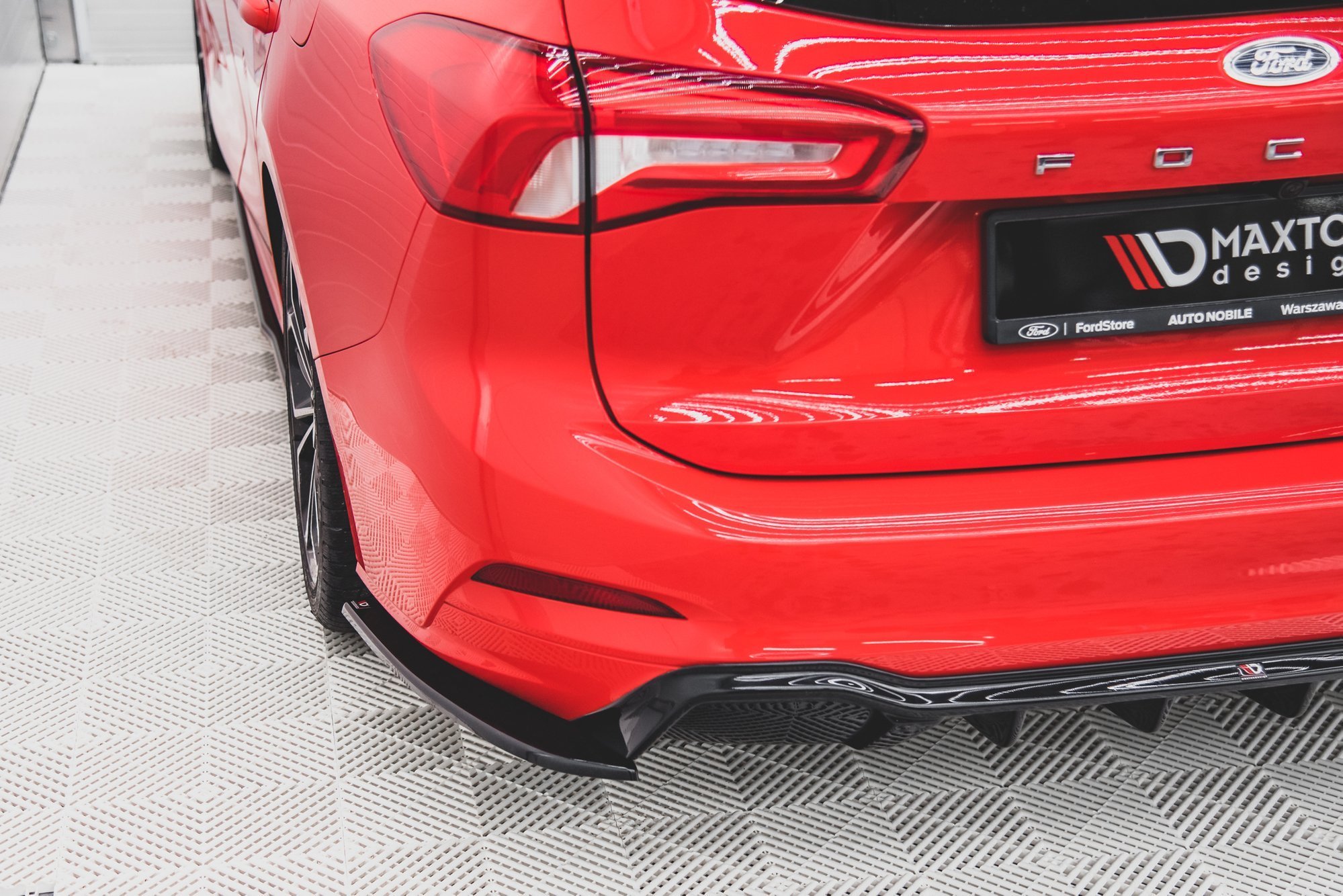 Street+ Heck Ansatz Flaps V.3 passend für Ford Focus ST-Line Kombi Mk4 schwarz Hochglanz