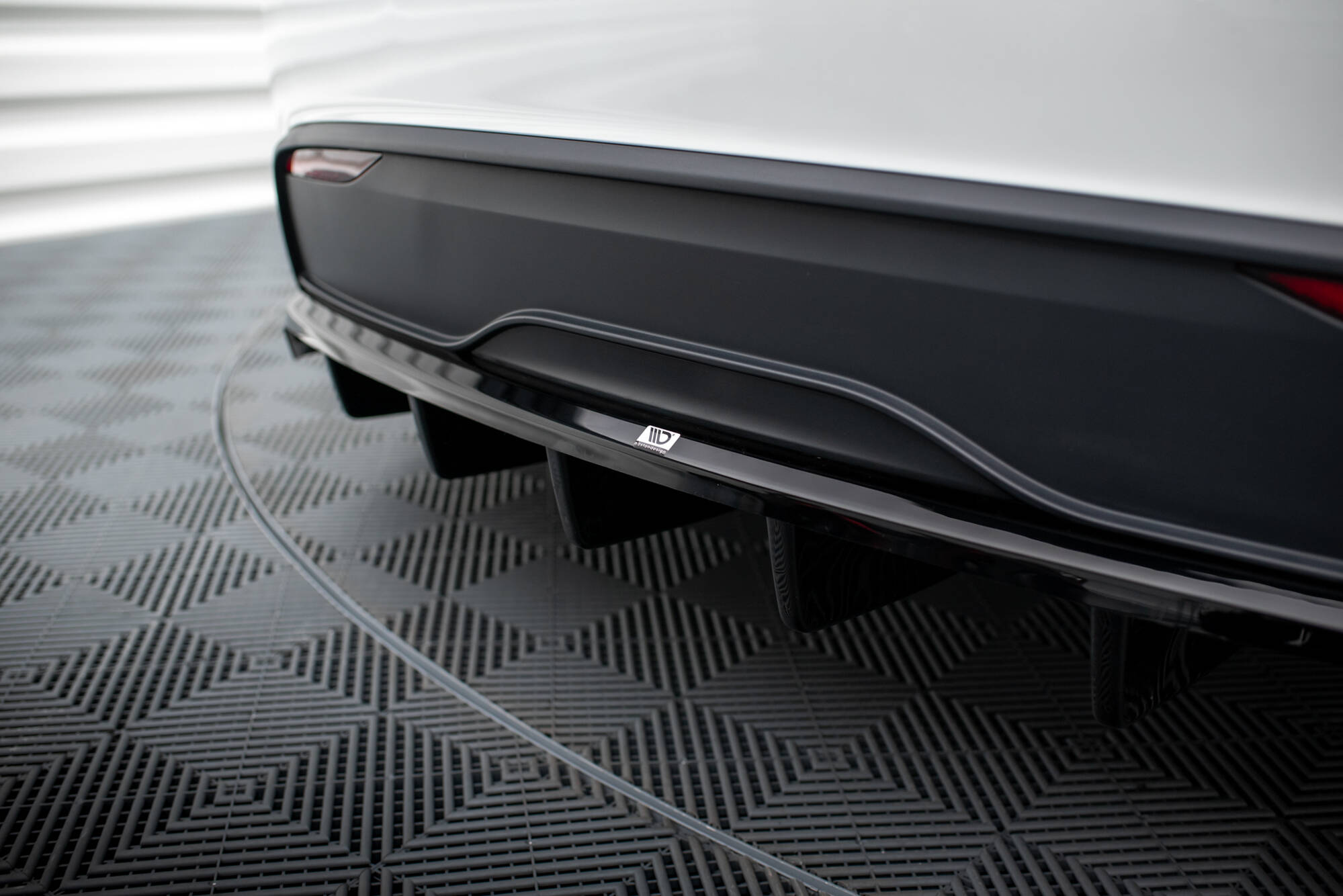 Diffusor Heckansatz passend für Tesla Model X Mk1 FL schwarz Hochglanz
