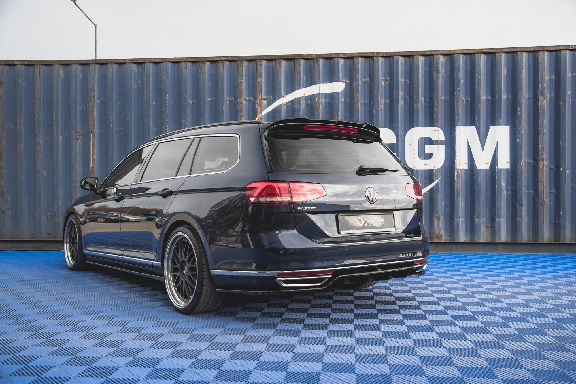 Street+ Mittlerer Diffusor RACE Heck Ansatz passend für VW Passat B8 schwarz Hochglanz