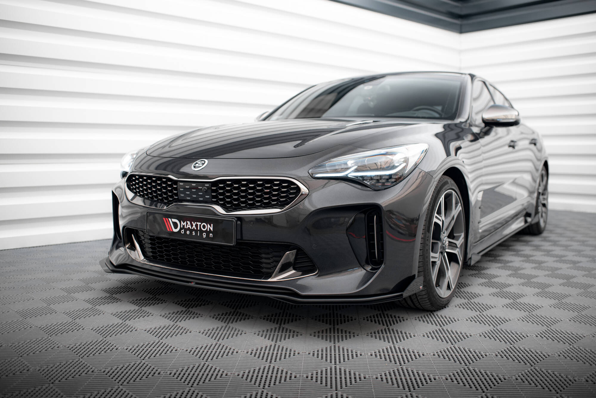 Street Pro Spoilerlippe Front Ansatz + Flaps passend für Kia Stinger GT / GT-Line / Standard Mk1 schwarz Hochglanz