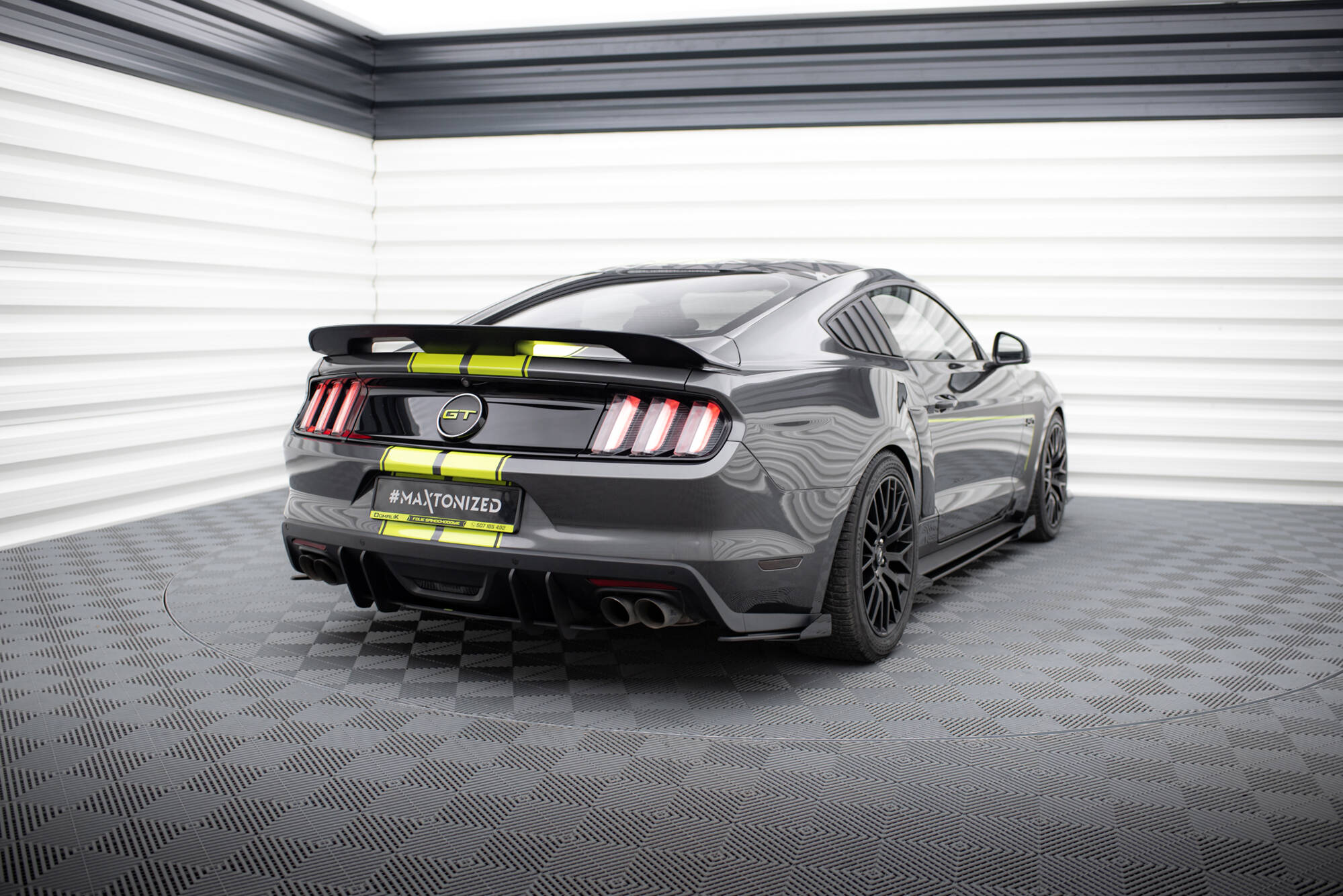 Street Pro Heckschürze Heck Ansatz Diffusor passend für Ford Mustang GT Mk6 schwarz-rot