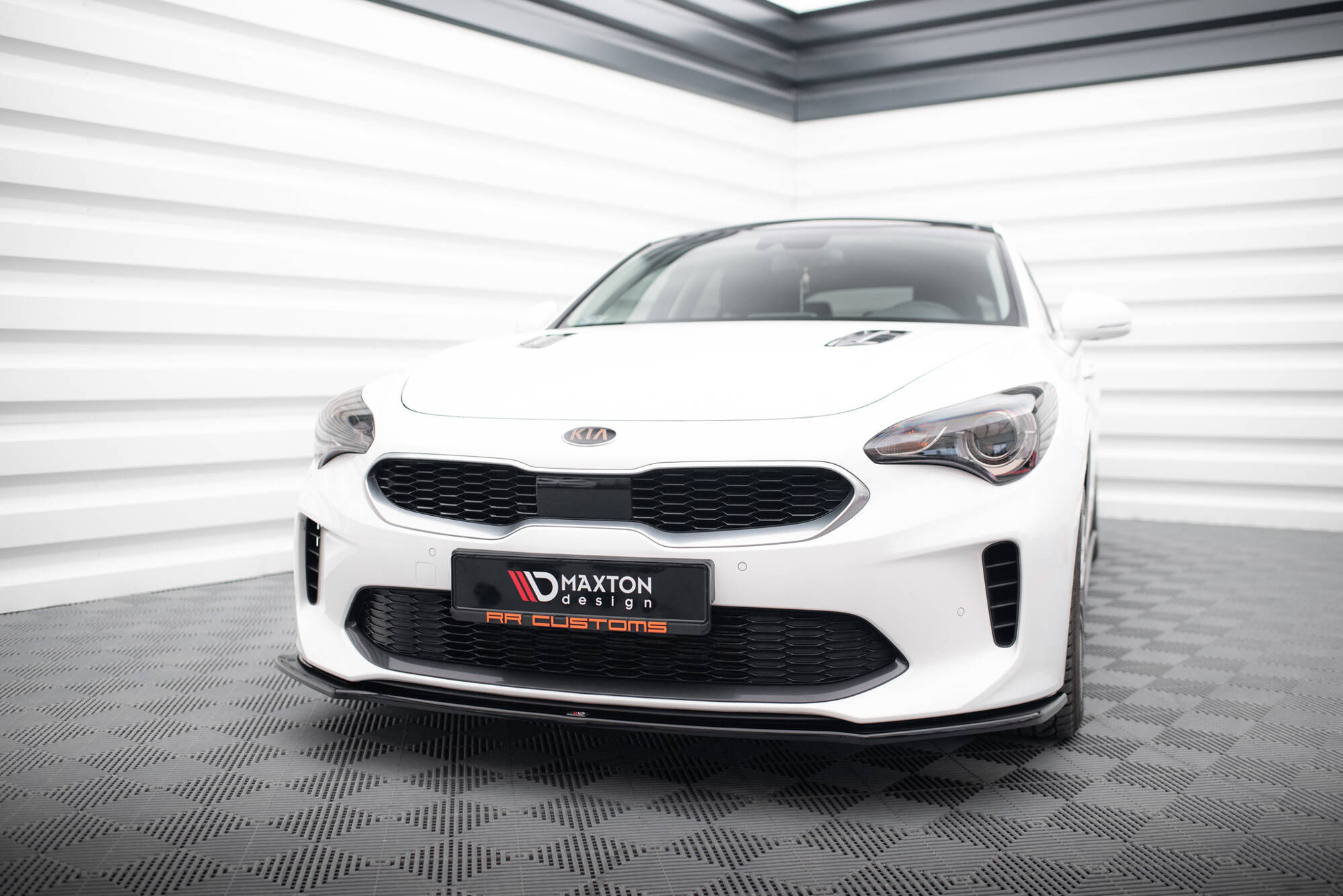 Front Ansatz V.1 für Kia Stinger GT / GT-Line / Standard Mk1 schwarz Hochglanz