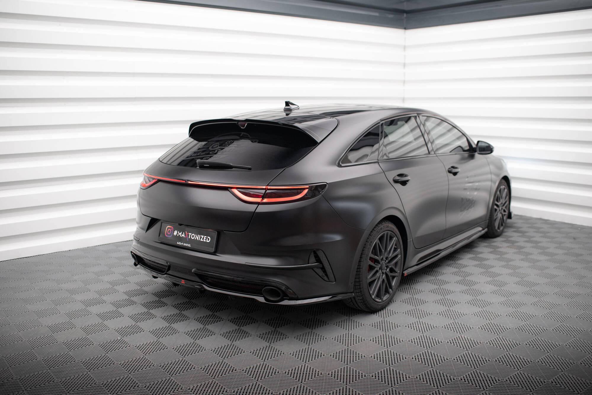 Street+ Mittlerer Diffusor RACE Heck Ansatz passend für Kia Proceed GT Mk1 FL schwarz Hochglanz