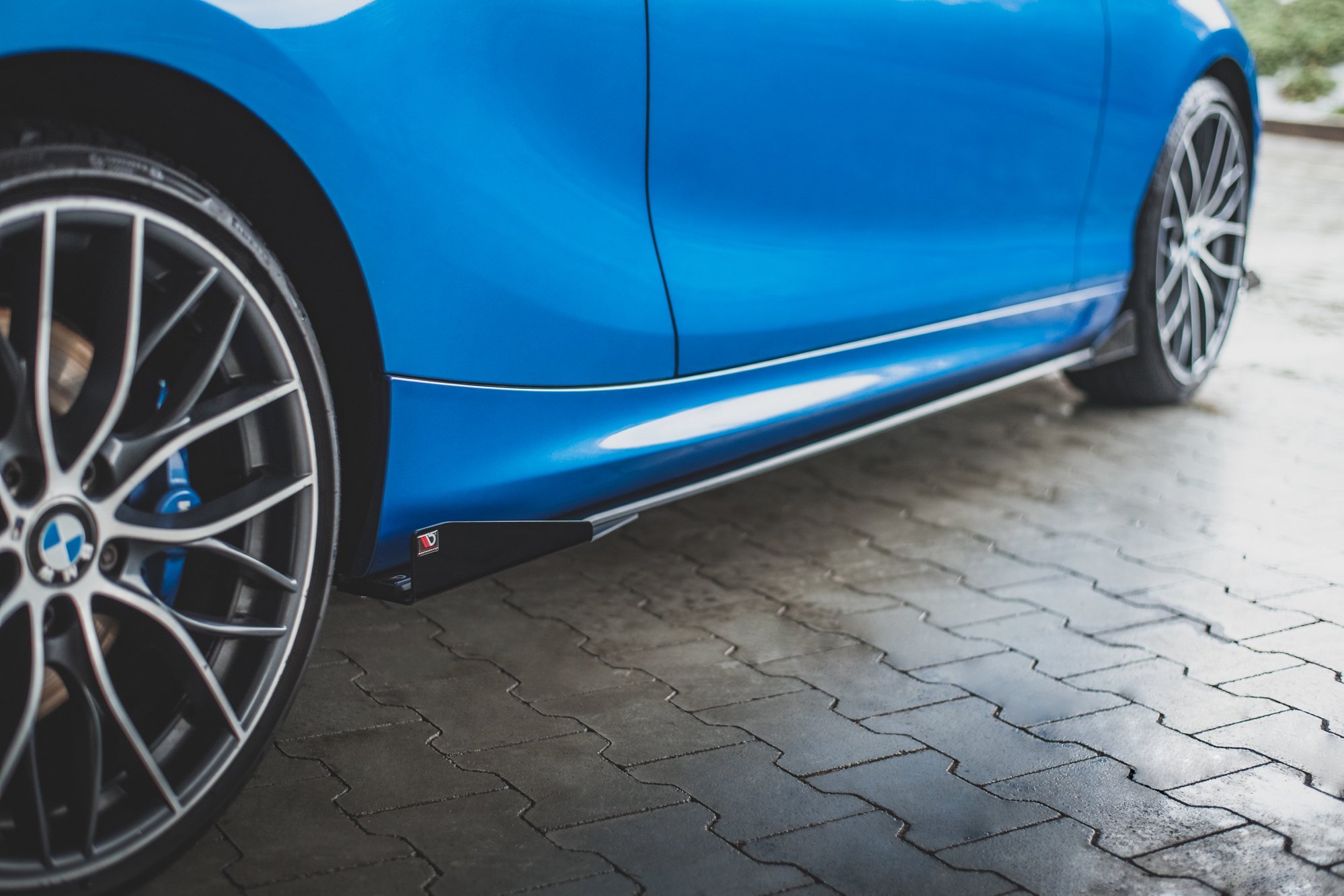 Street Pro Seitenschweller Leisten + Flaps passend für BMW 1er F21 M135i / M140i / M-Paket schwarz Hochglanz