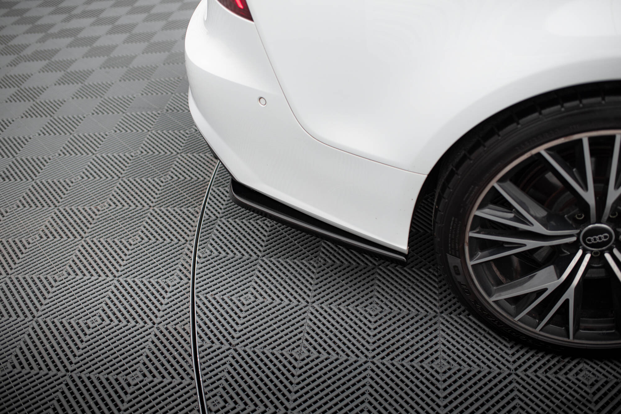 Heck Ansatz Flaps Diffusor V.3 für Mercedes-Benz V-Klasse AMG-Line W447 Facelift schwarz Hochglanz