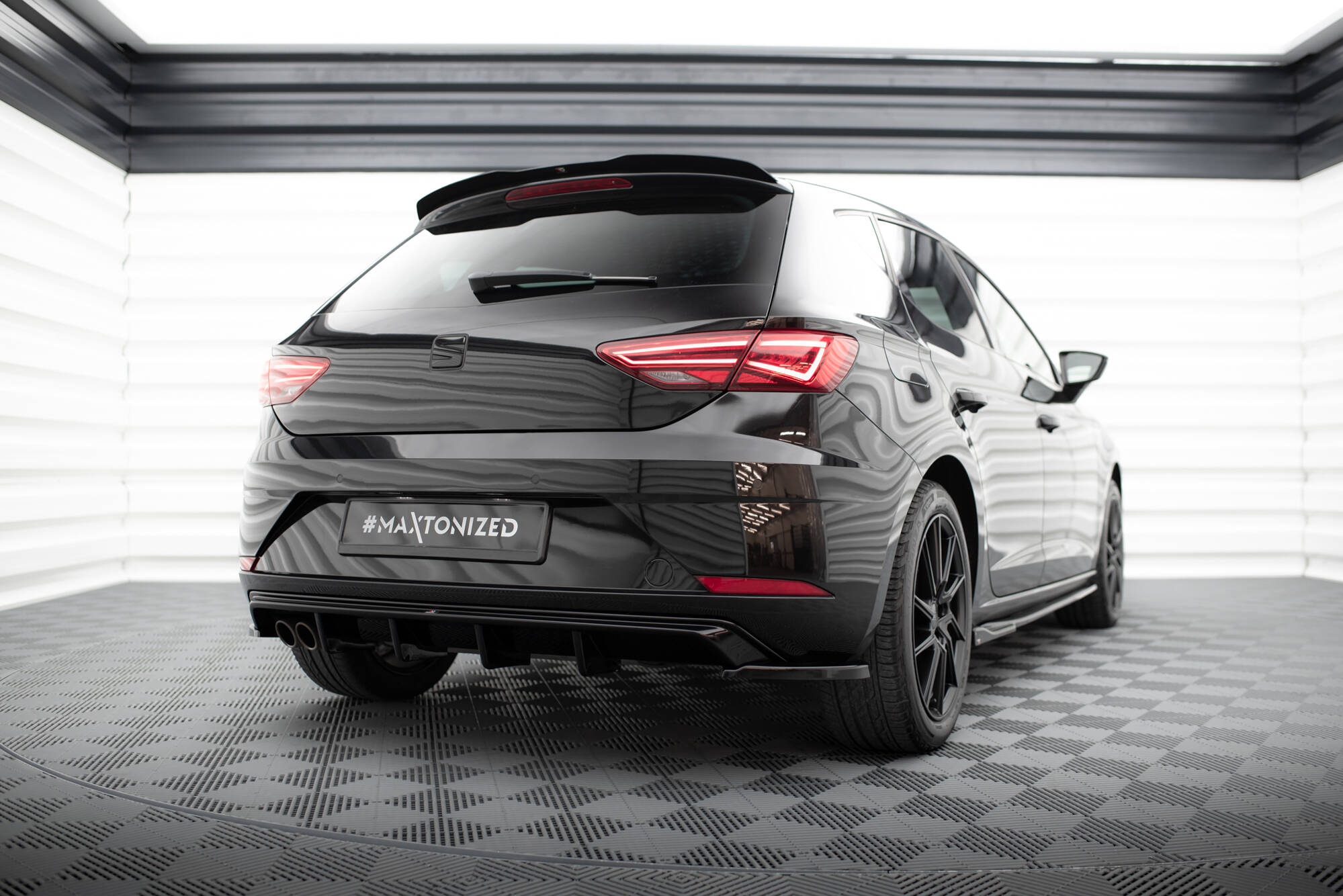 Street+ Heck Ansatz Diffusor passend für Seat Leon Mk3 FL schwarz Hochglanz