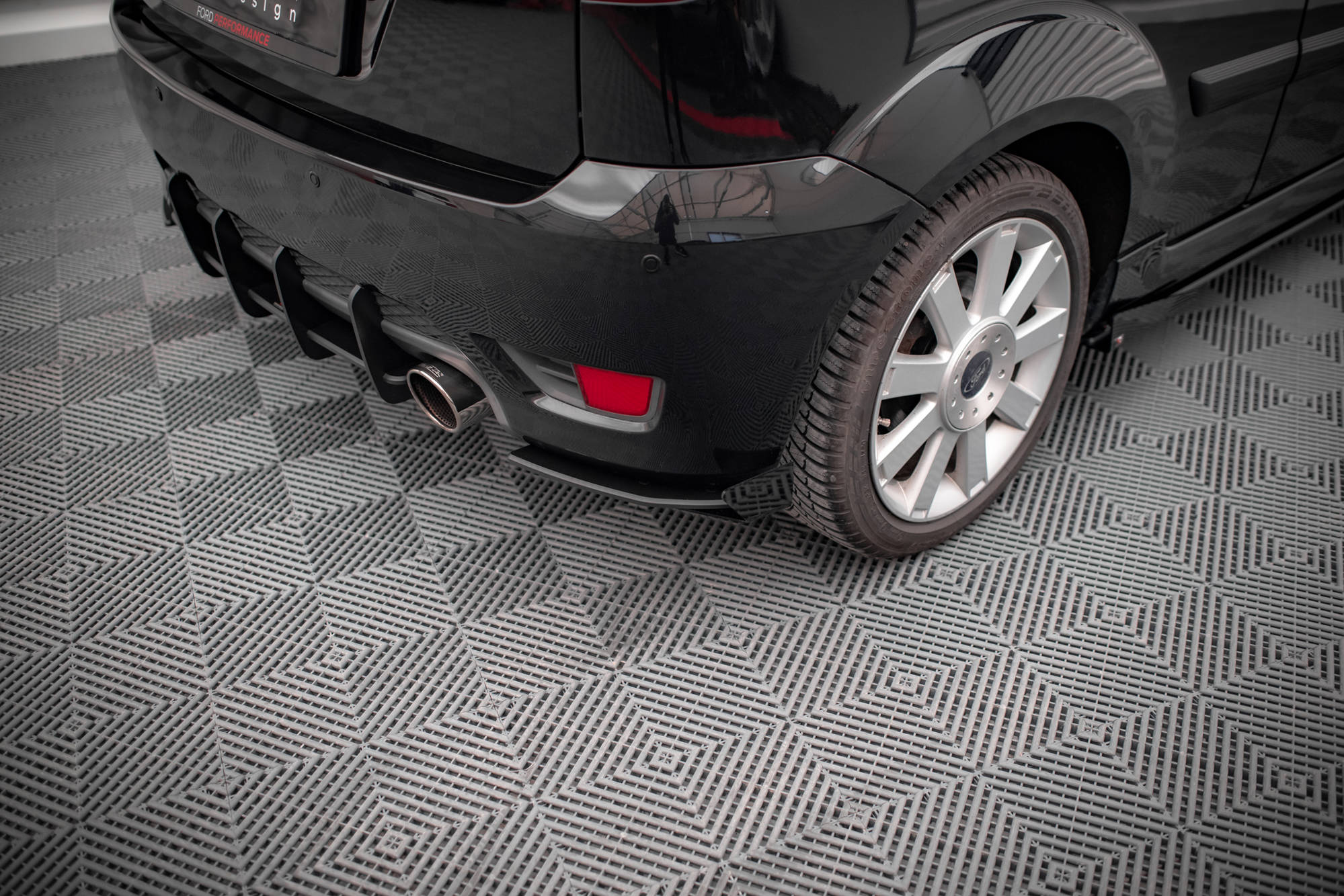 Street Pro Heck Ansatz Flaps passend für Ford Fiesta ST Mk6 rot+ Hochglanz Flaps
