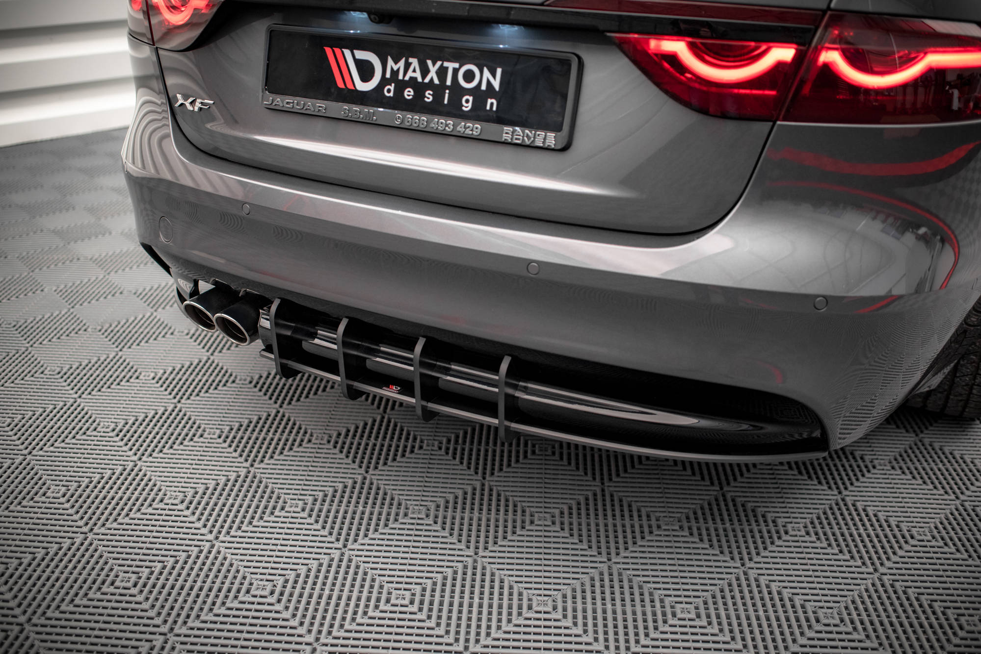 Street Pro Heckschürze Heck Ansatz Diffusor passend für Jaguar XF R-Sport Mk2 schwarz-rot