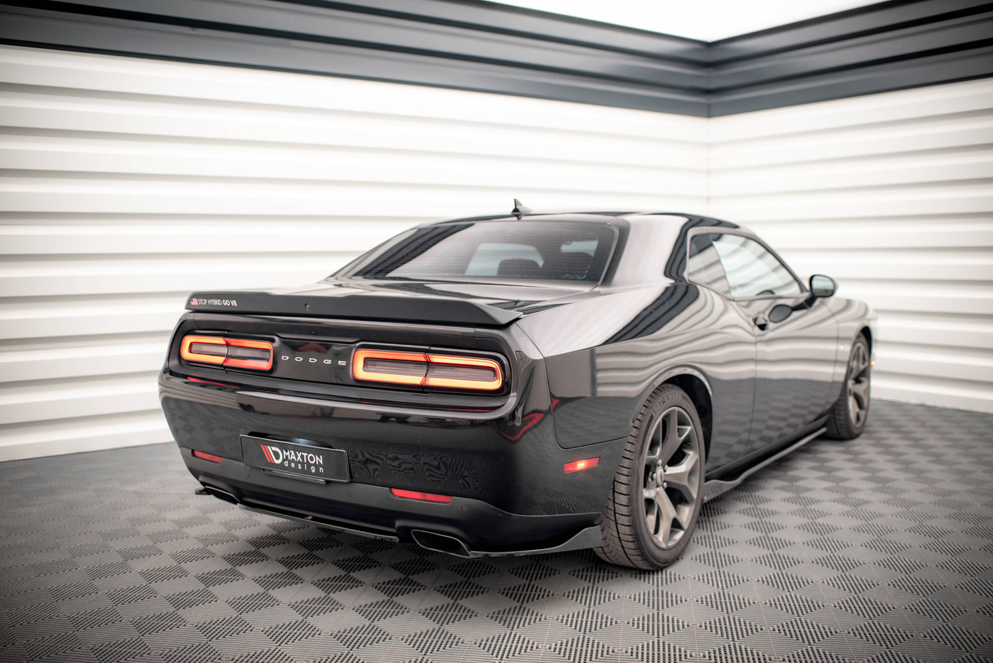 Street+ Heck Ansatz Flaps passend für Dodge Challenger GT Mk3 FL schwarz Hochglanz