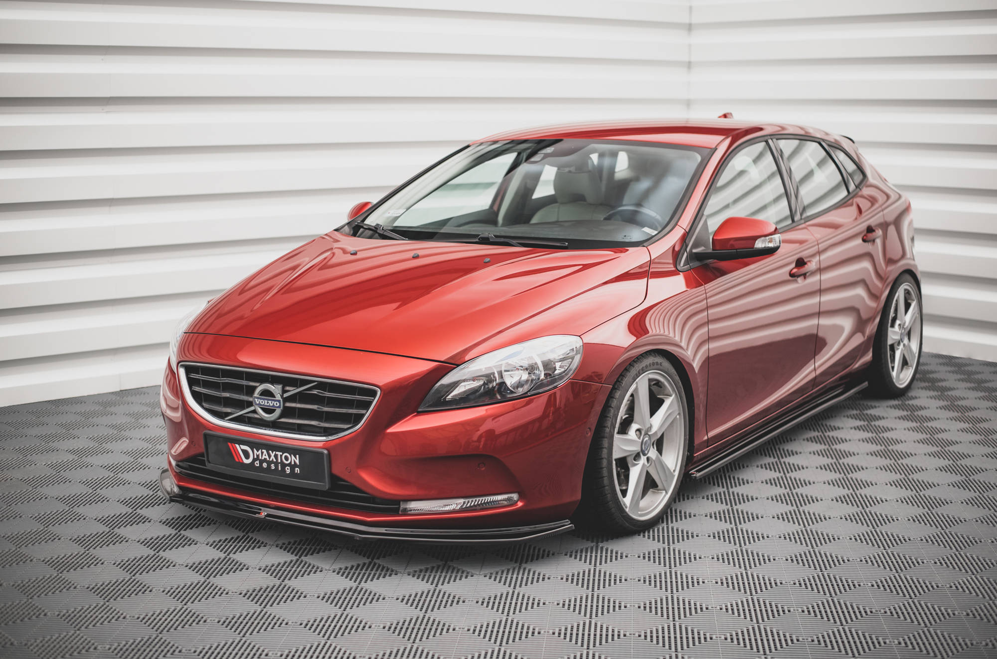 Front Ansatz für Volvo V40 schwarz Hochglanz