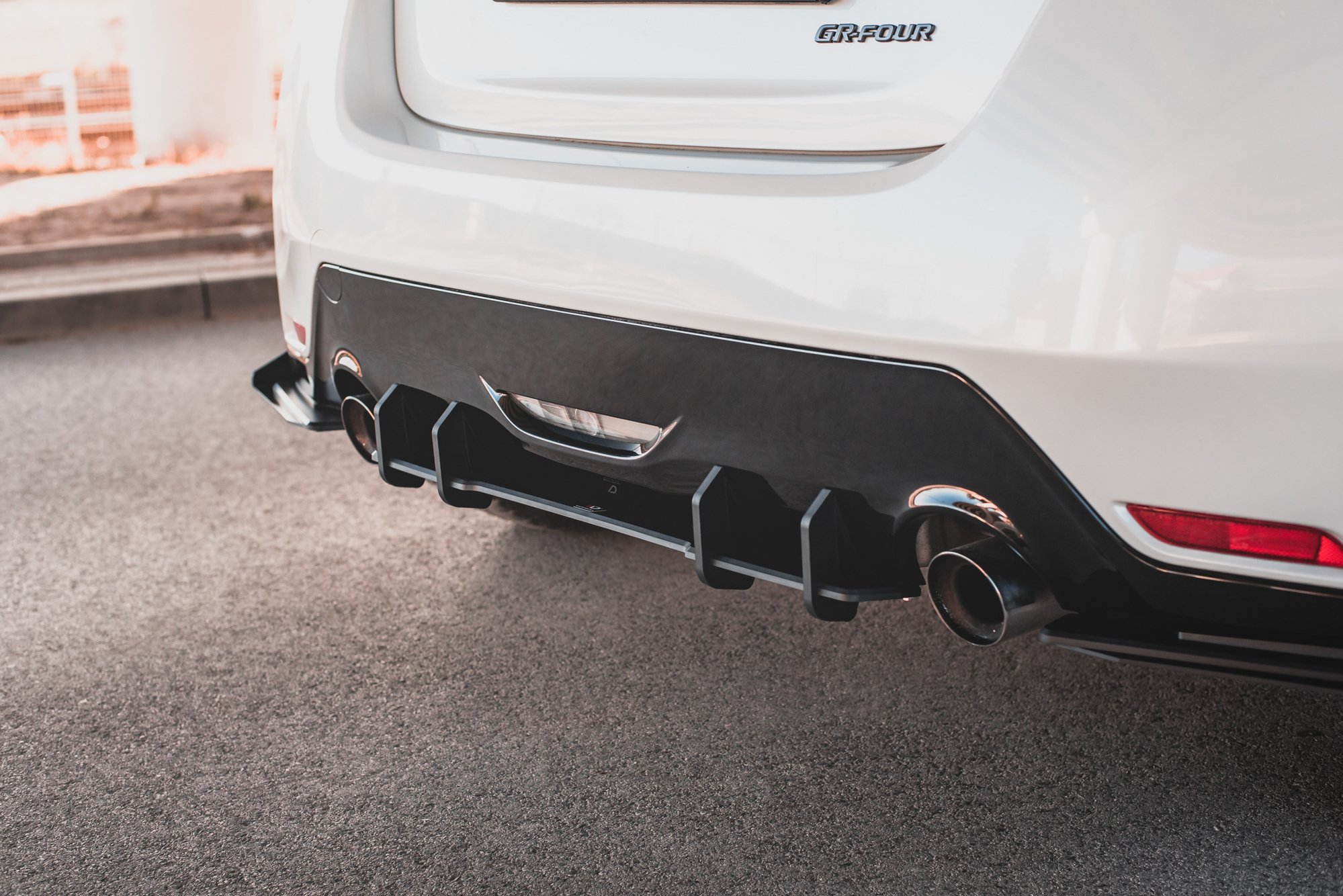 Street Pro Heckschürze Heck Ansatz Diffusor passend für Toyota GR Yaris Mk4 rot