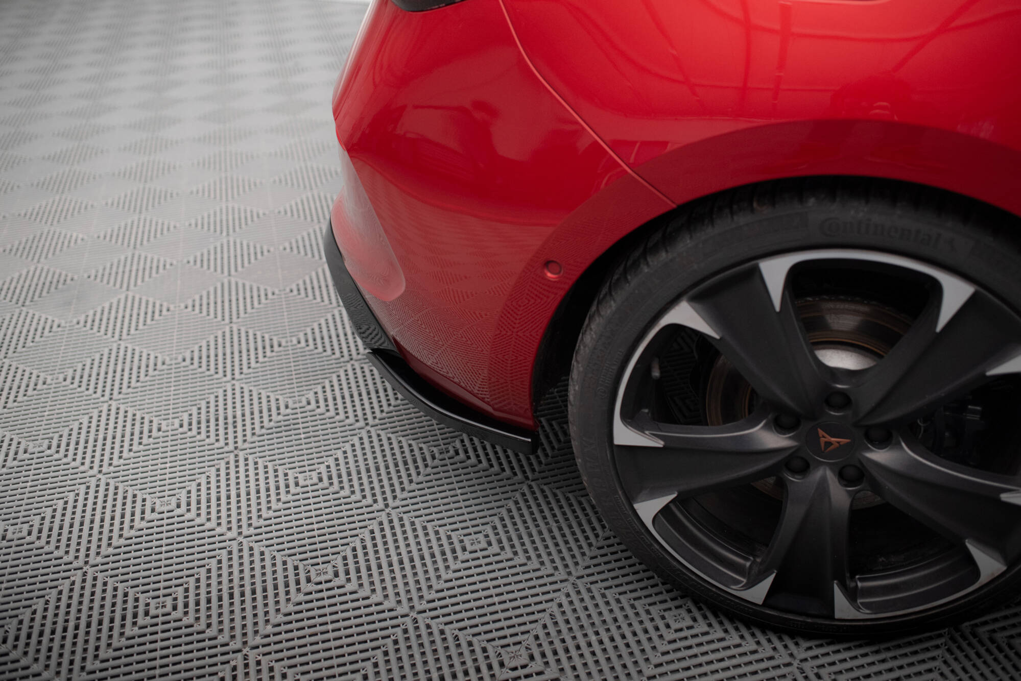 Diffusor Flaps V.2 passend für CUPRA Leon Hatchback Mk1 schwarz Hochglanz