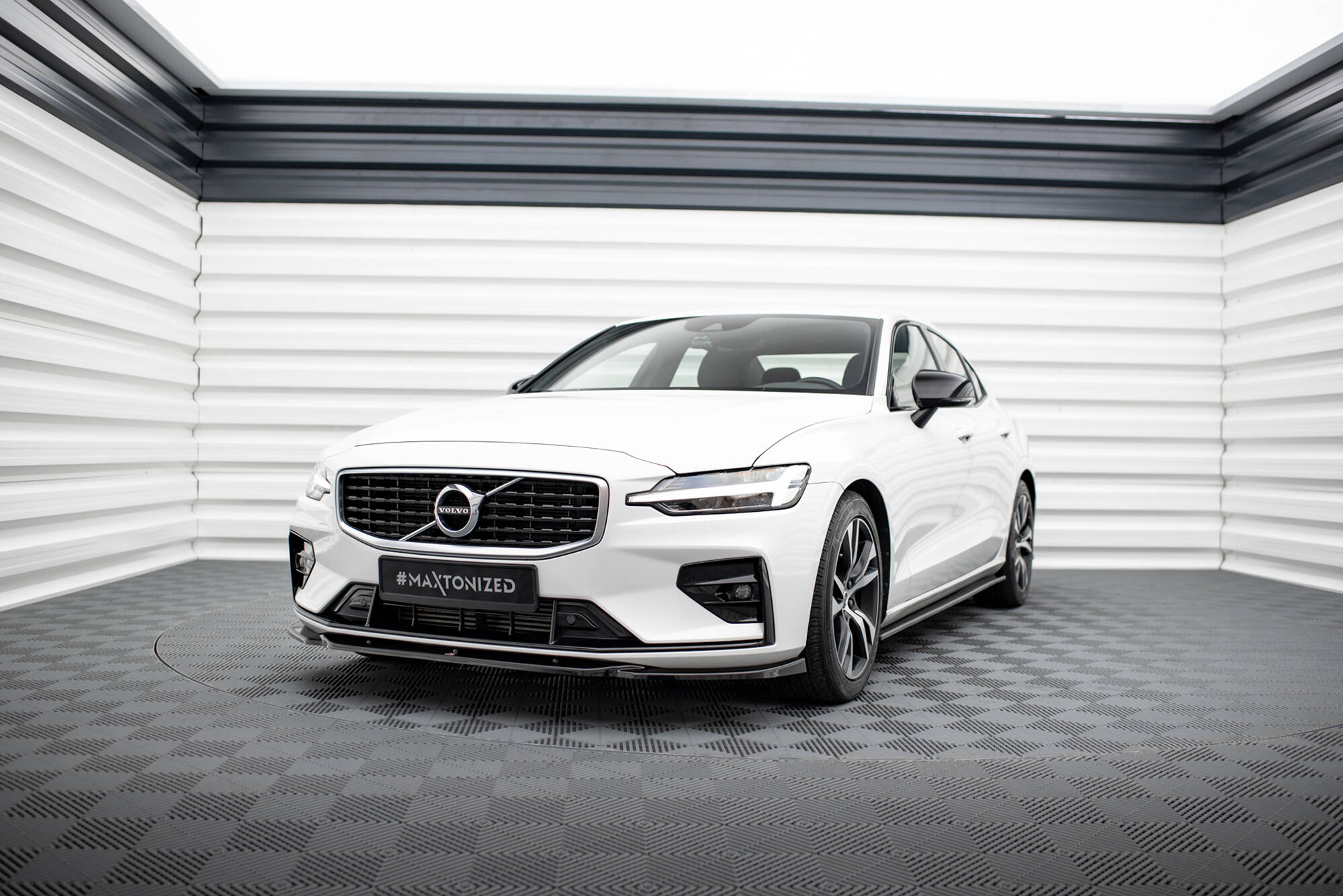 Street+ Spoilerlippe Front Ansatz V.2 passend für Volvo S60/V60 R-Design Mk3 schwarz Hochglanz