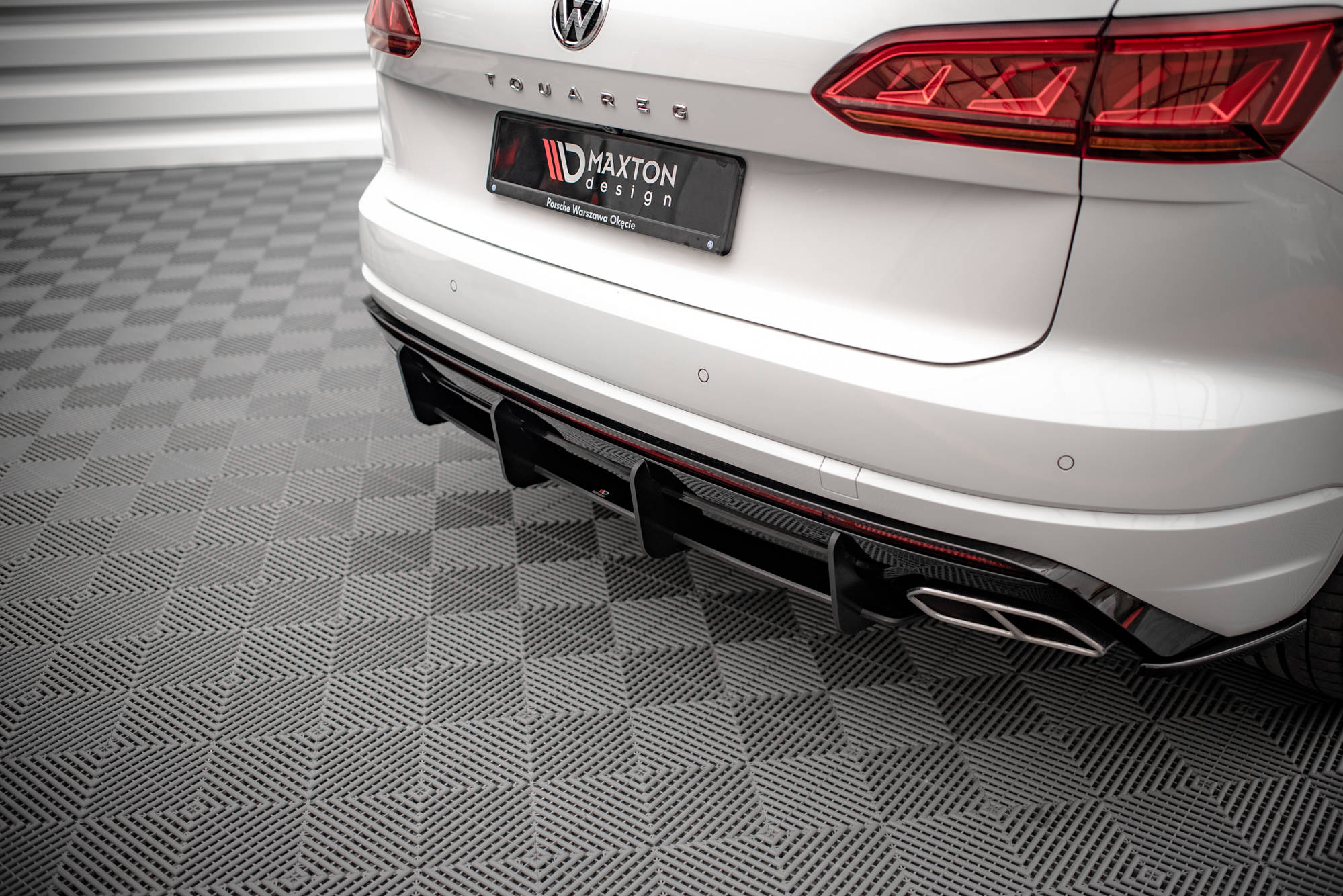 Street Pro Heckschürze Heck Ansatz Diffusor passend für VW Touareg R-Line Mk3 schwarz-rot