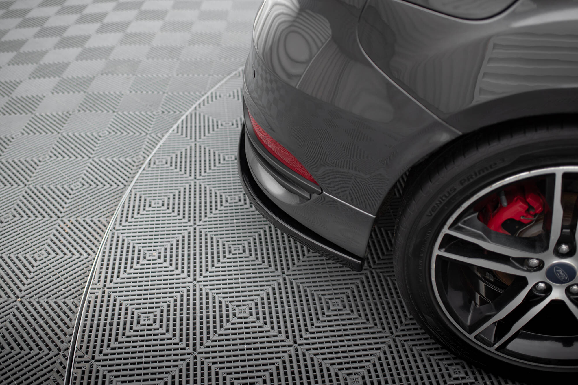 Street+ Heck Ansatz Flaps V.2 passend für Ford Focus ST Mk3 FL schwarz Hochglanz