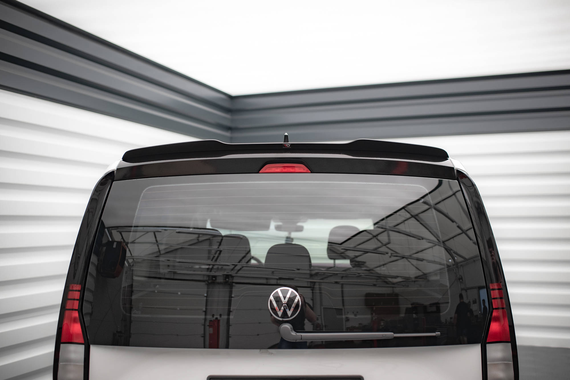 Heck Spoiler Aufsatz Abrisskante passend für VW Caddy Mk5 schwarz Hochglanz