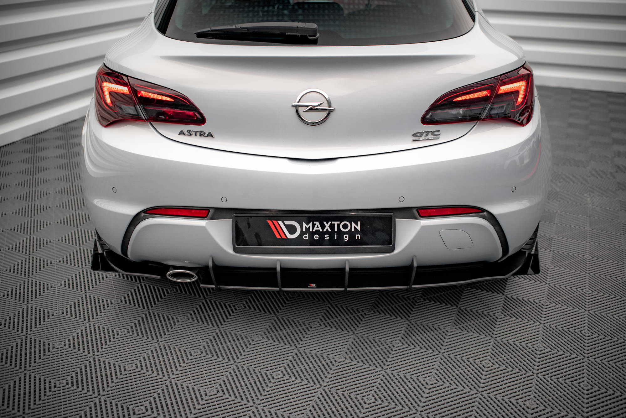 Street Pro Heckschürze Heck Ansatz Diffusor passend für Opel Astra GTC OPC-Line J rot+ Hochglanz Flaps