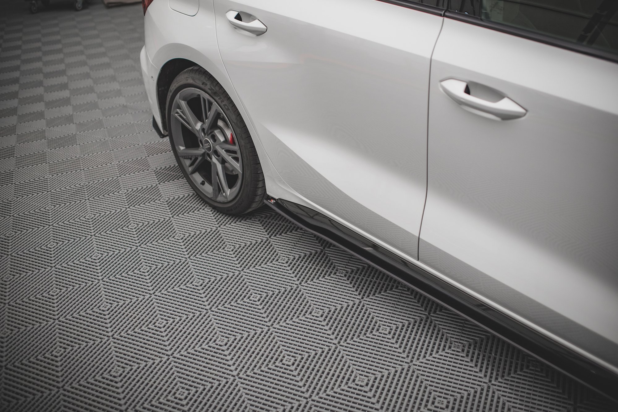 Street Pro Seitenschweller Leisten passend für Audi S3 / A3 S-Line 8Y rot