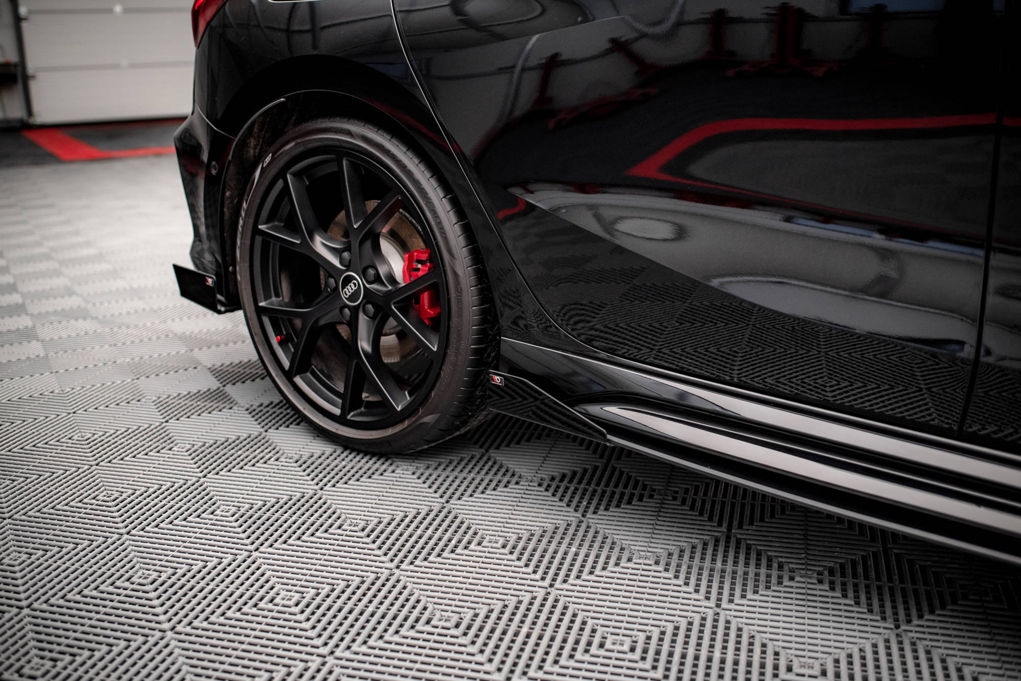 Street Pro Seitenschweller Leisten passend für Audi RS3 Sportback 8Y rot+ Hochglanz Flaps