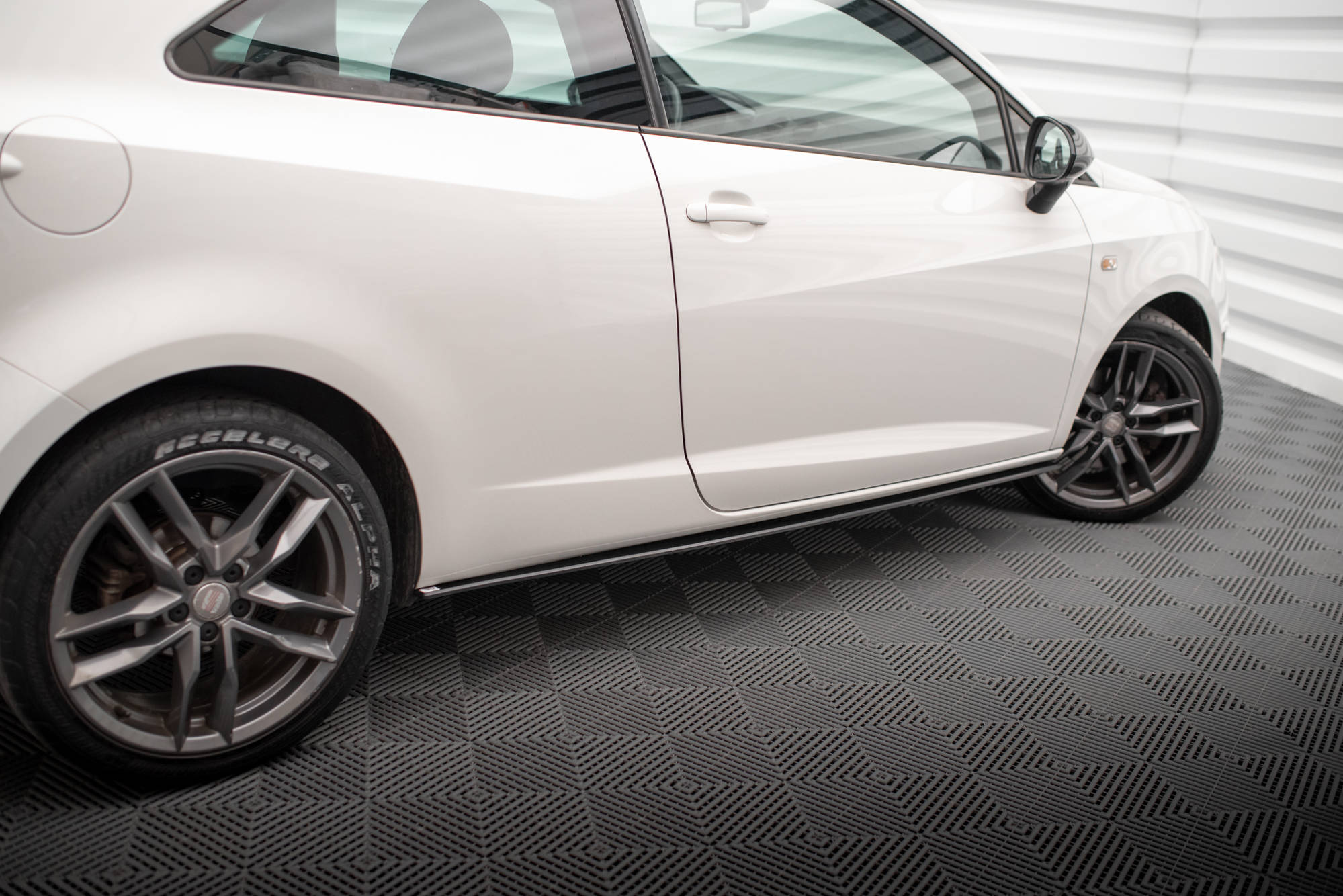 Street Pro Seitenschweller Leisten passend für Seat Ibiza Sport Coupe Mk4 rot