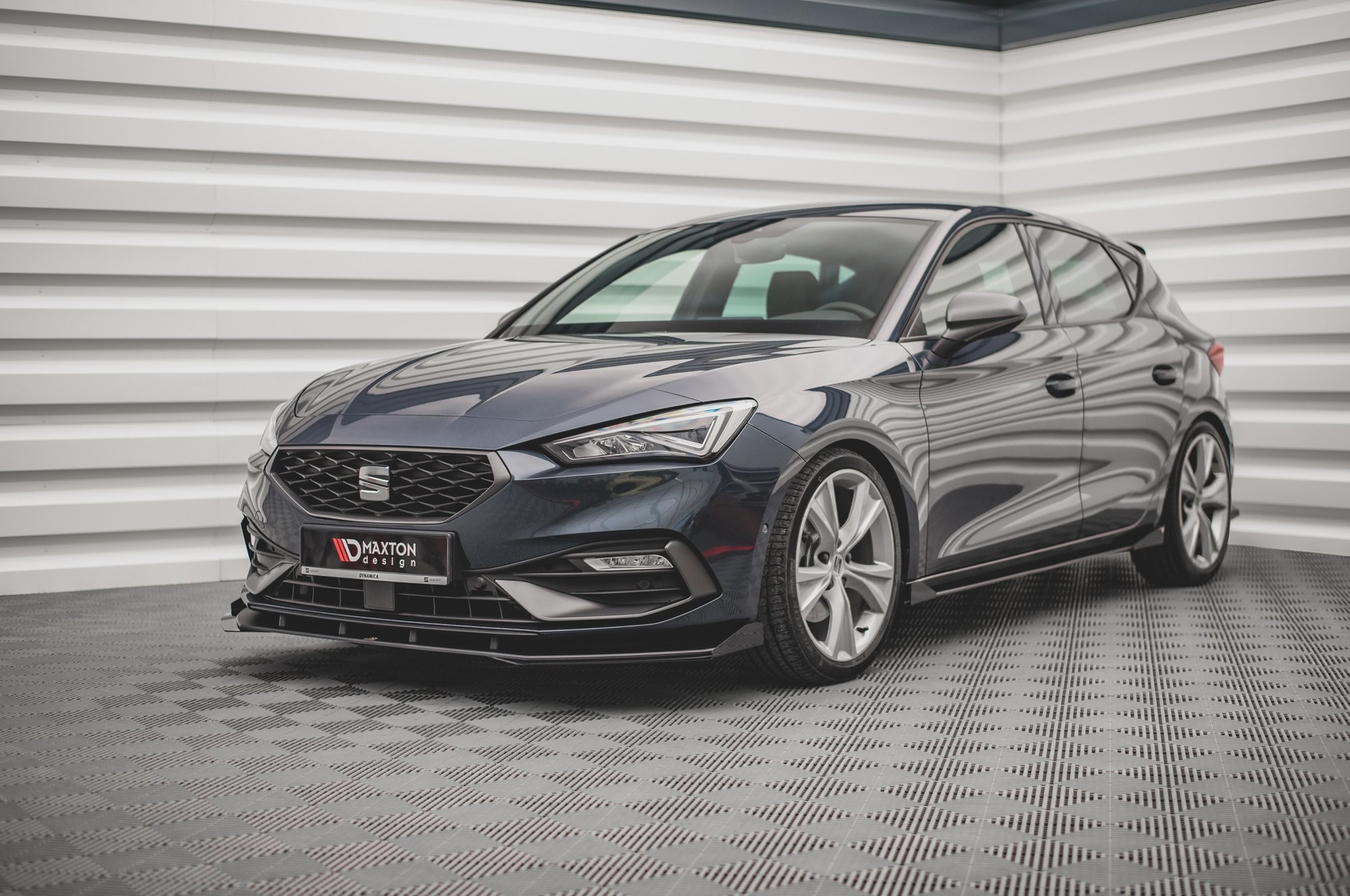 Street Pro Seitenschweller Leisten + Flaps passend für Seat Leon FR Mk4 schwarz Hochglanz