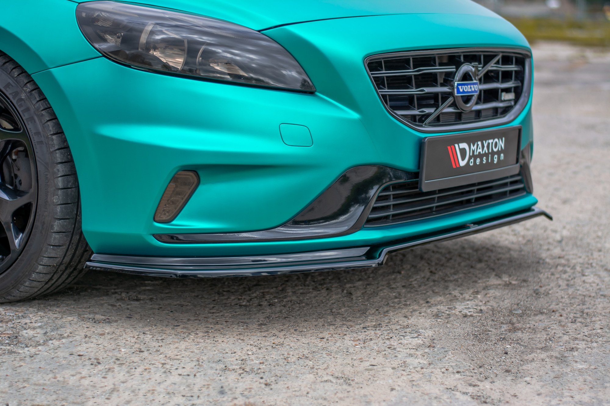 Front Ansatz für Volvo V40 R-design schwarz Hochglanz